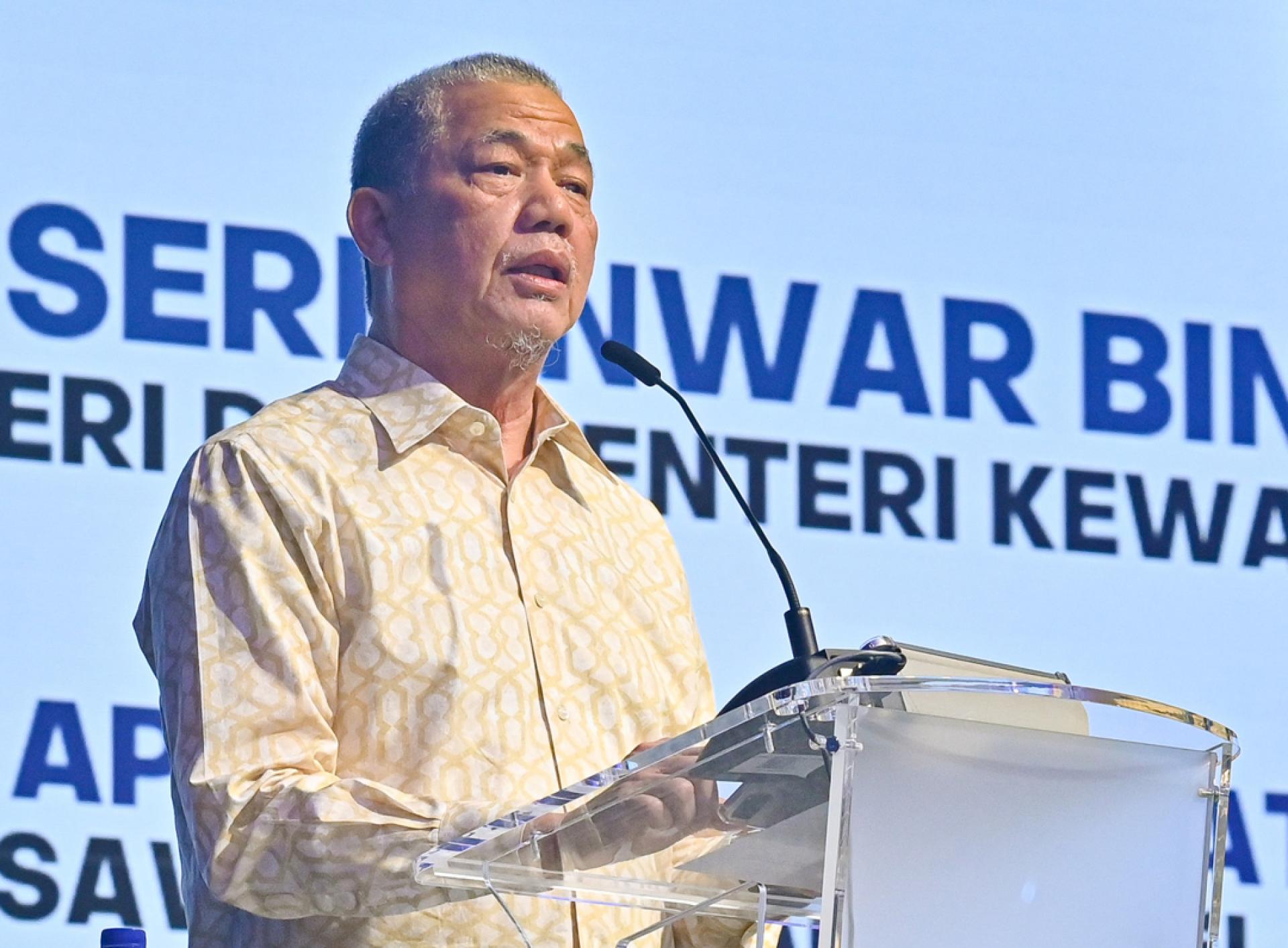 法迪拉代表安华出席第30届税收日庆典并致词。