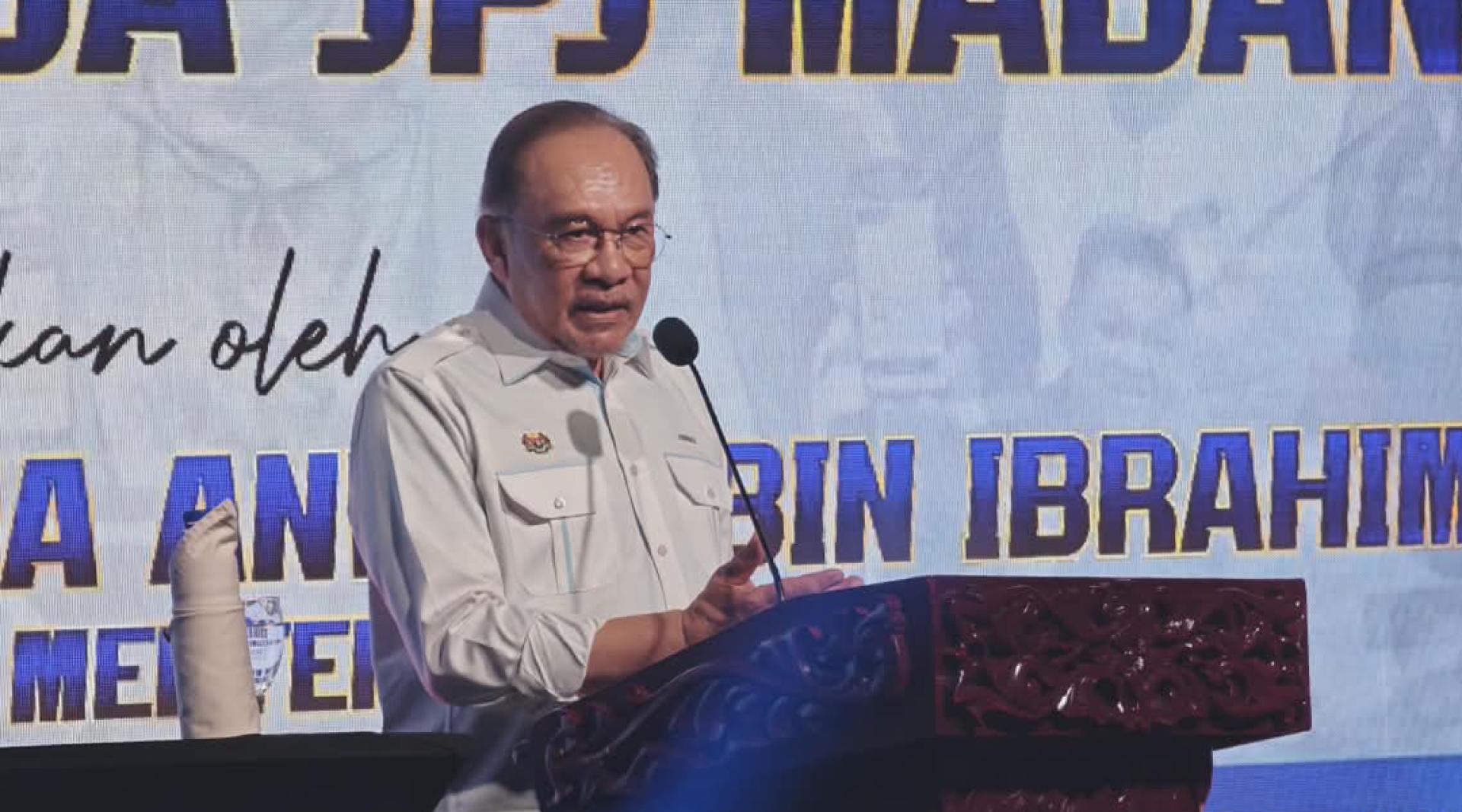 安华是历史上首位莅临陆路交通局全国周年庆典的首相。