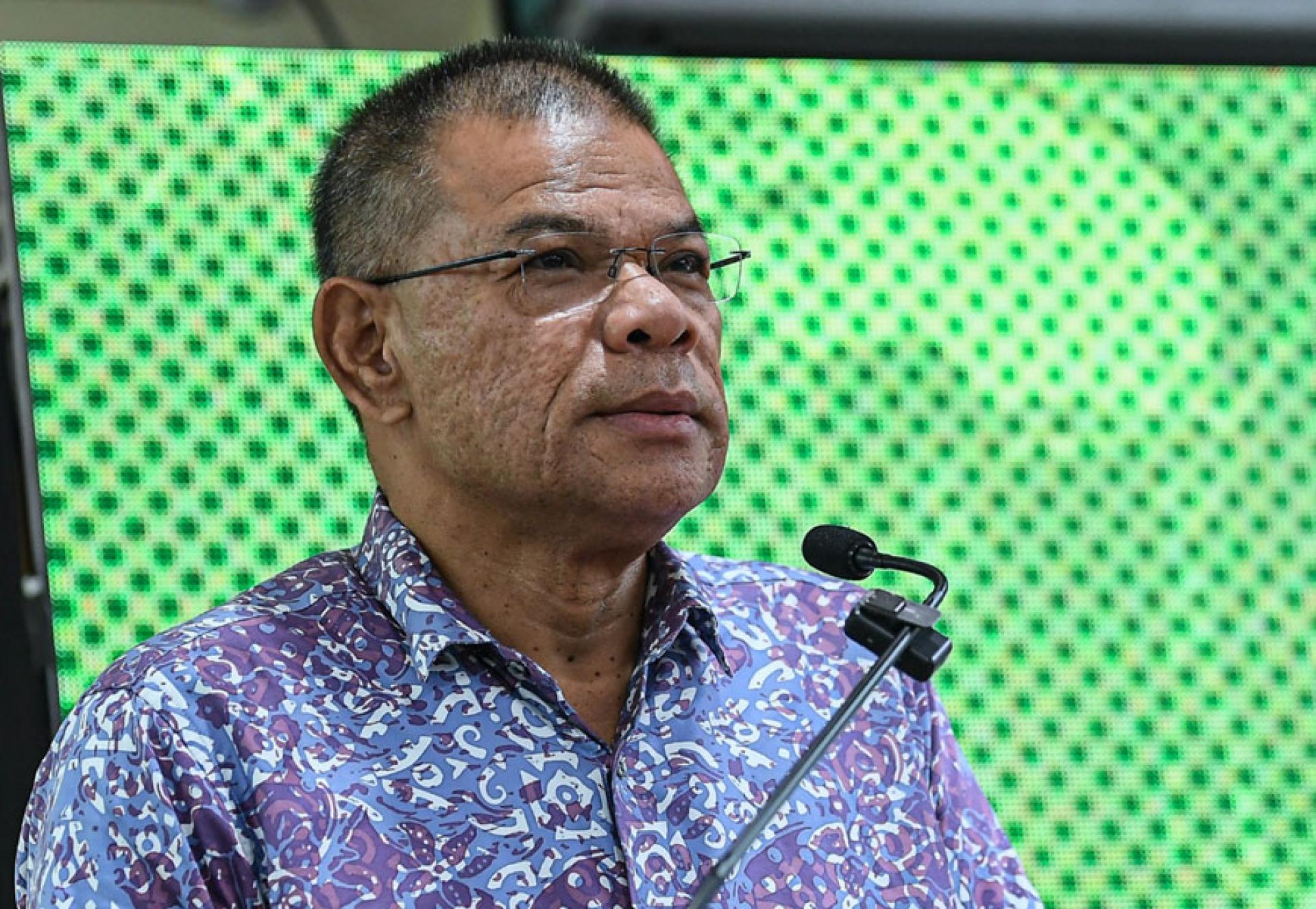 内政部长赛夫丁。