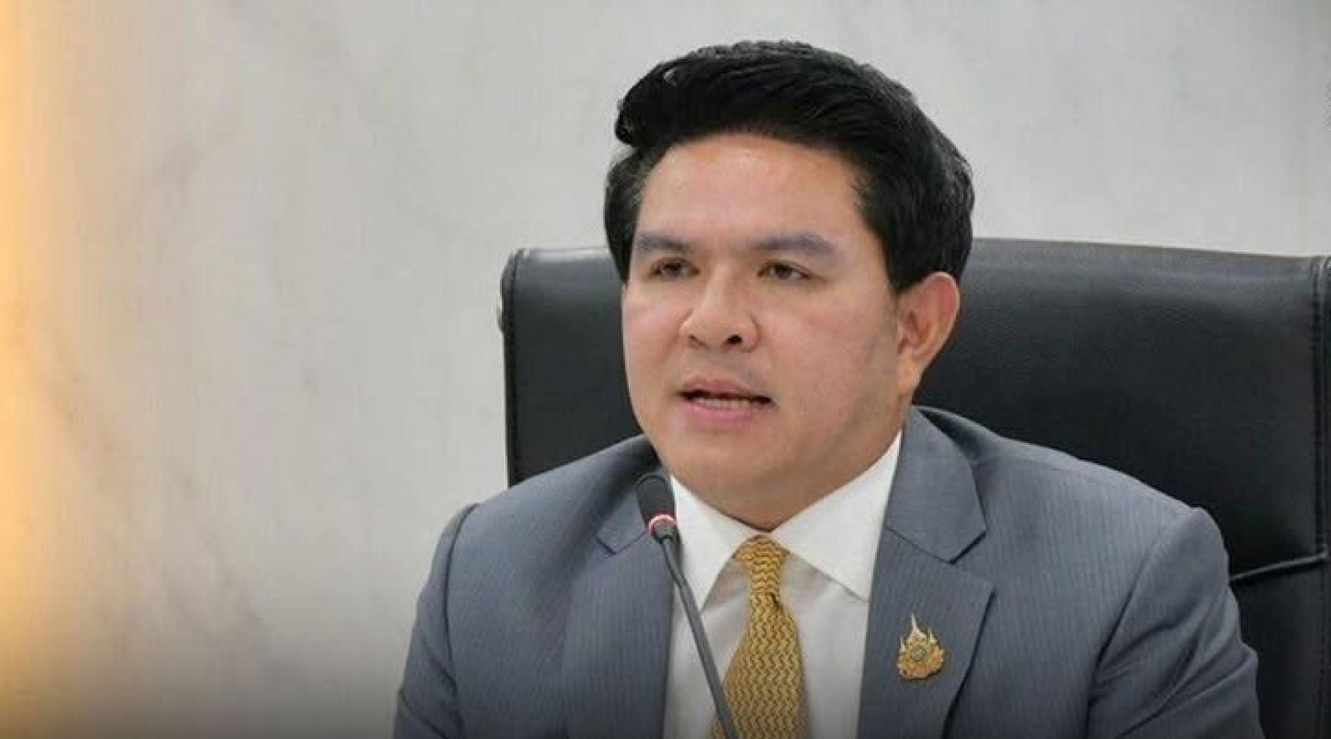 泰国旅游与体育部长素拉萨。