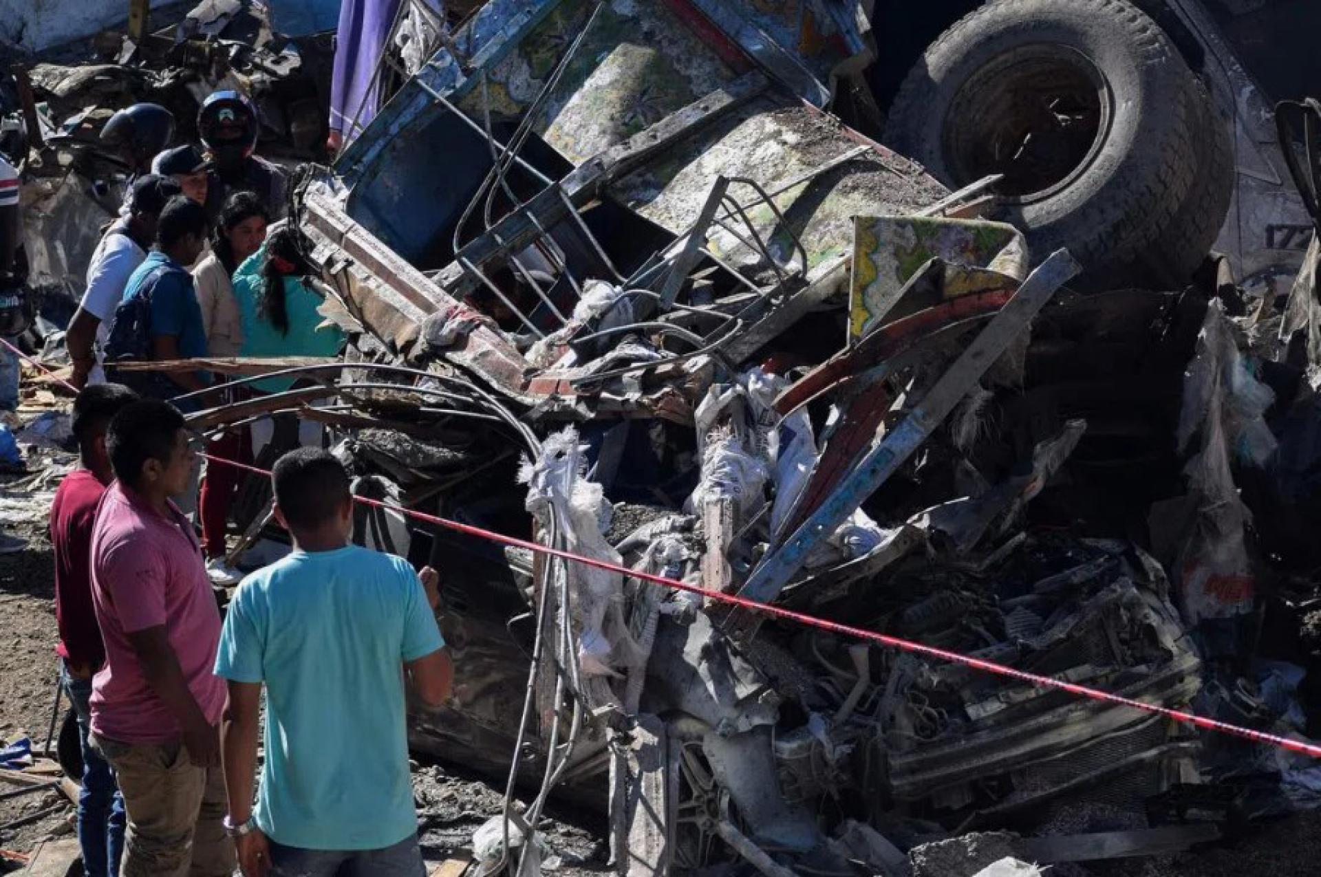 一辆巴士星期六（4月25日）在哥伦比亚考卡省发生爆炸，车体严重损毁。