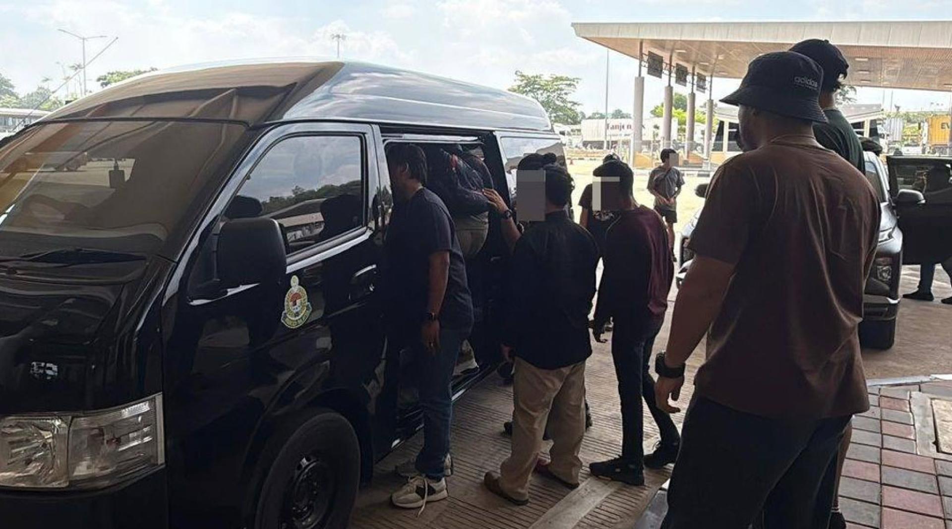 移民局展开“Toyu行动”，逮捕10人包括一名移民局高级官员。