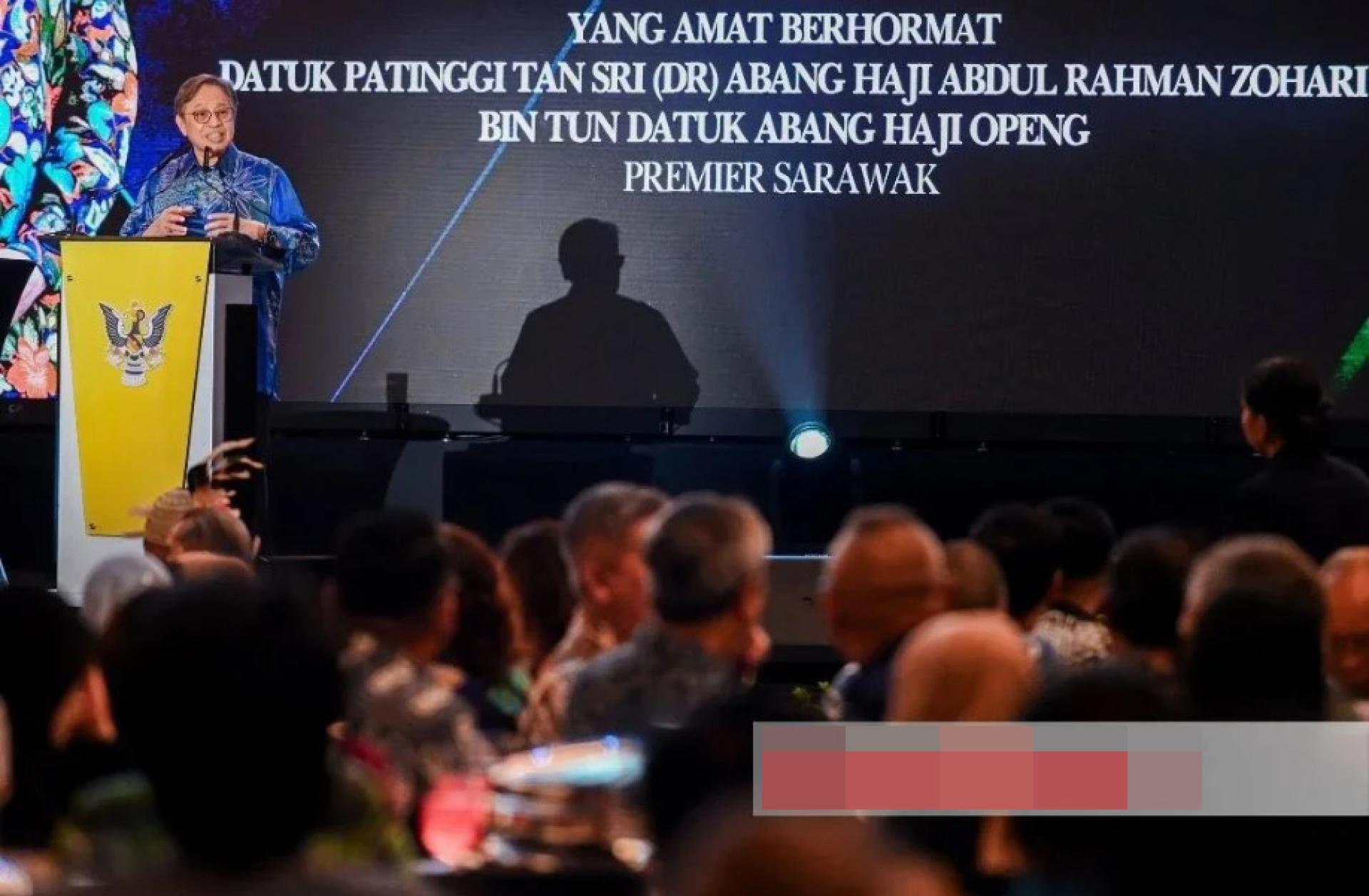 阿邦佐哈里在活动中发表讲话，内容持续聚焦发展议题，鲜少涉及选举政治或联盟运作。