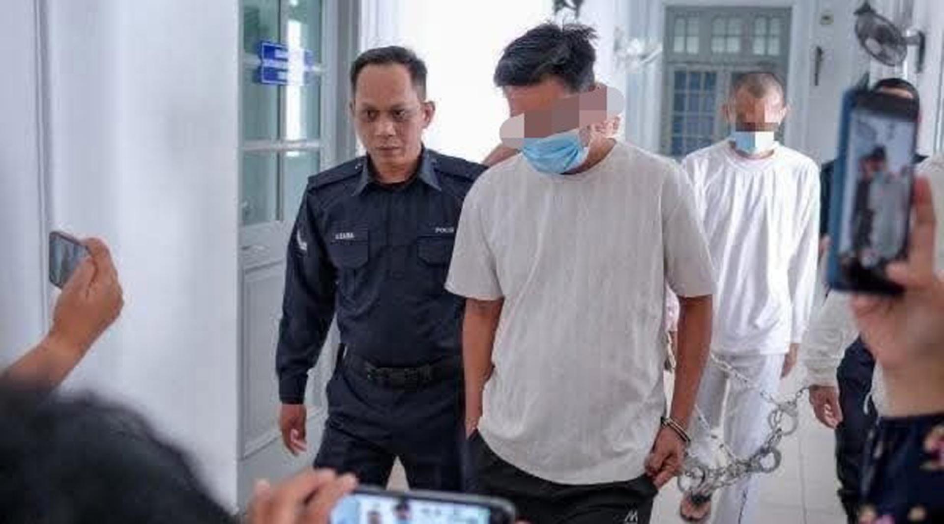 暴打妻子的嫌犯早前涉及其他案件被押送法庭的照片在社媒上疯传。