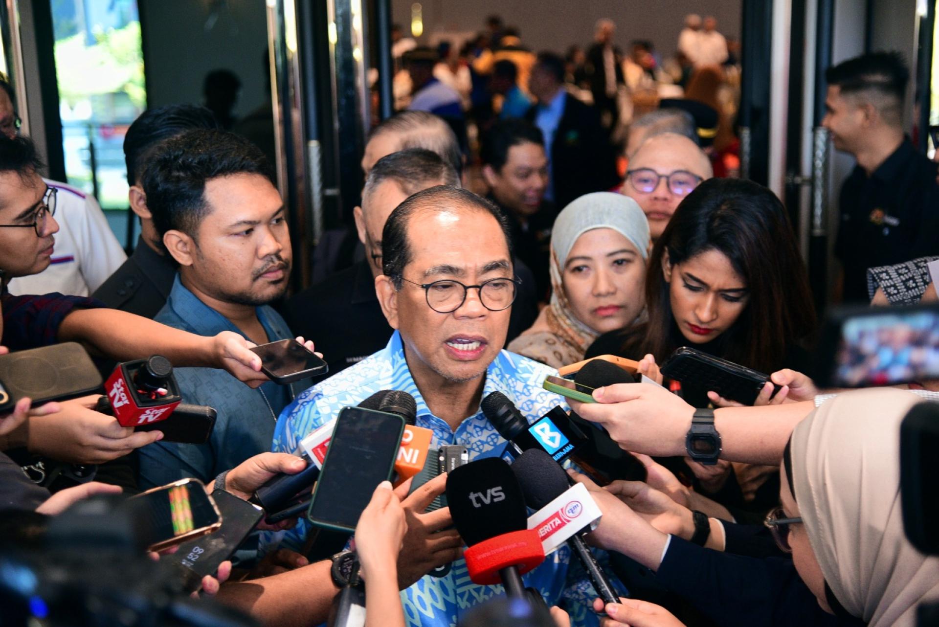 卡立对甲州选举国阵是否单独出战一事，抛下一句：这是党的秘密。