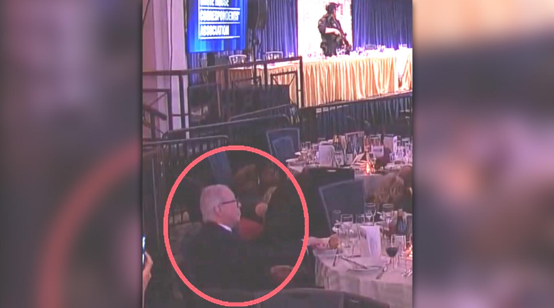 白宫记者协会晚宴25日传出枪响后，众人惊慌蹲下躲避，竟有一人淡定地在座位上吃沙拉，相关影片随即疯传，他的身分已曝光。