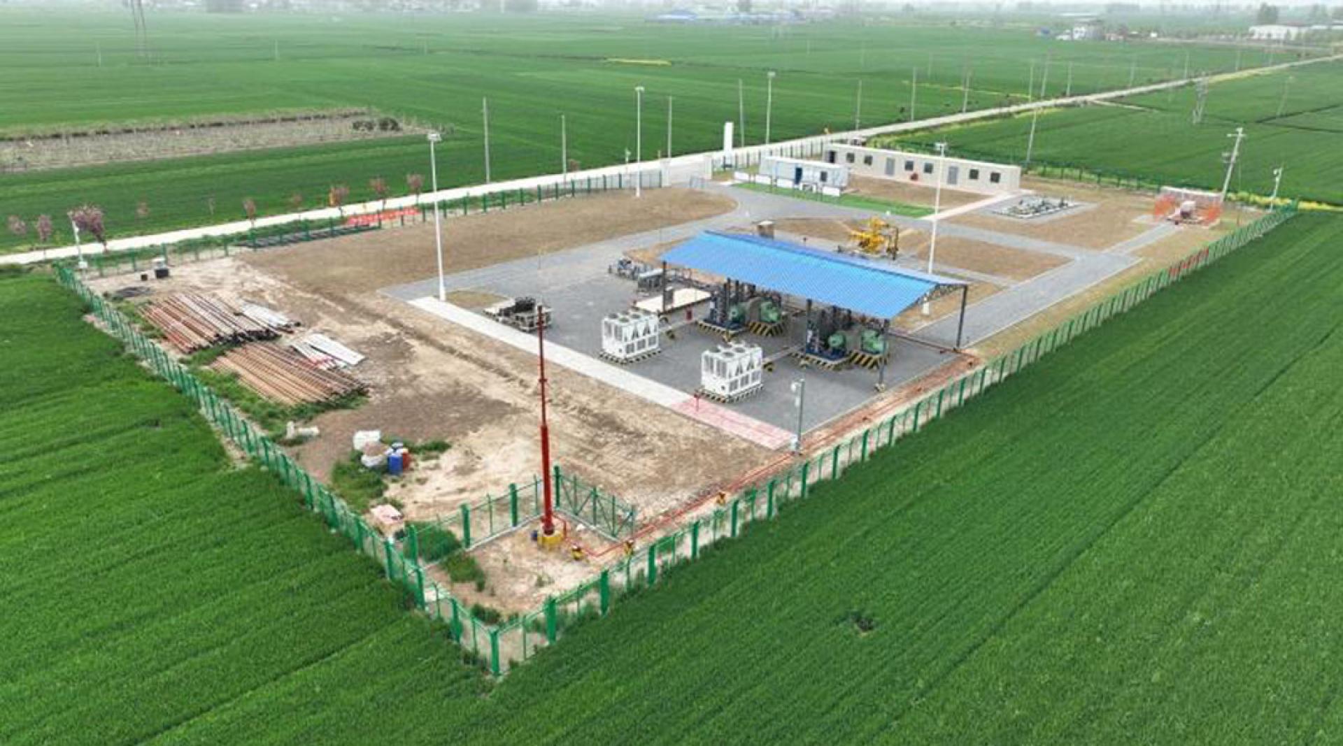 中国首个百万方级盐穴储氢示范工程正式投产运行。