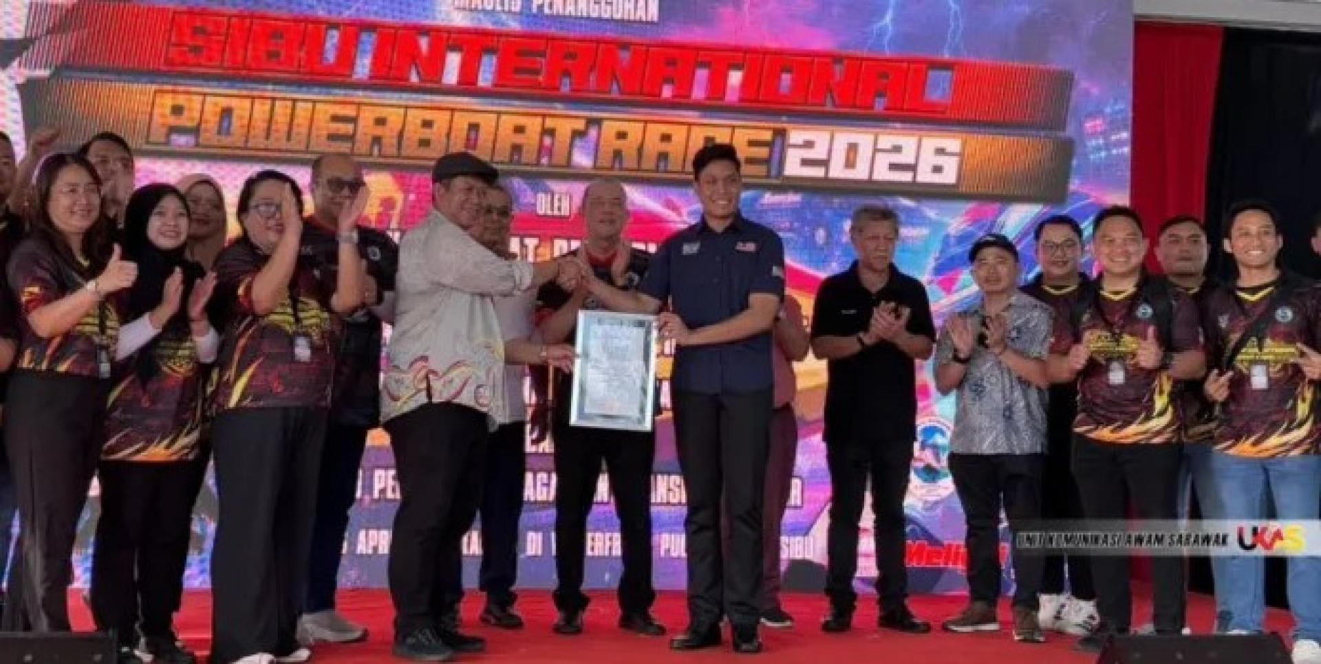 诗巫国际动力艇赛2026以251艘参赛艇创下马来西亚纪录大全认证，展现其发展为国际级水上运动赛事的潜力。（图：UKAS）