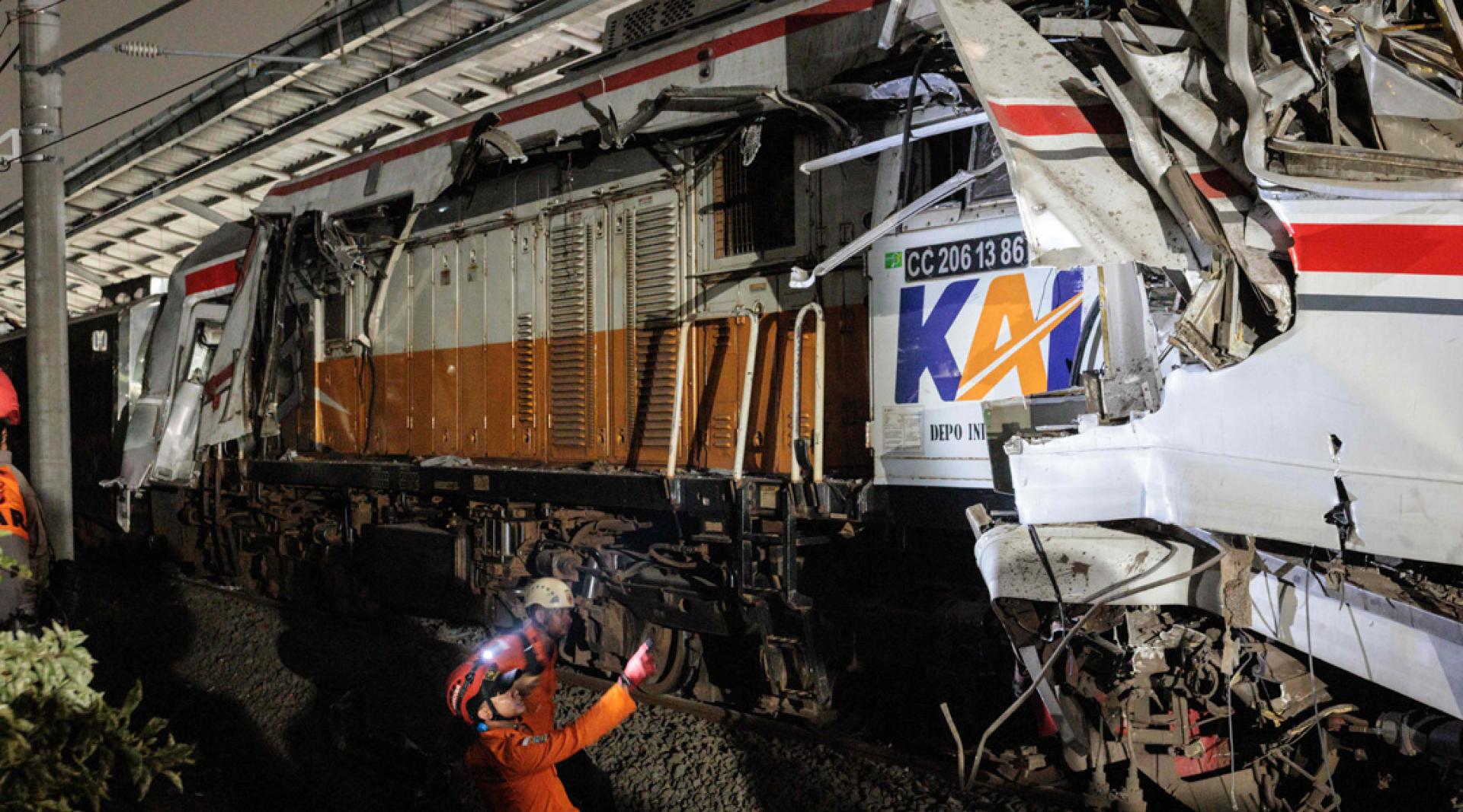 印尼发生严重火车相撞事故。