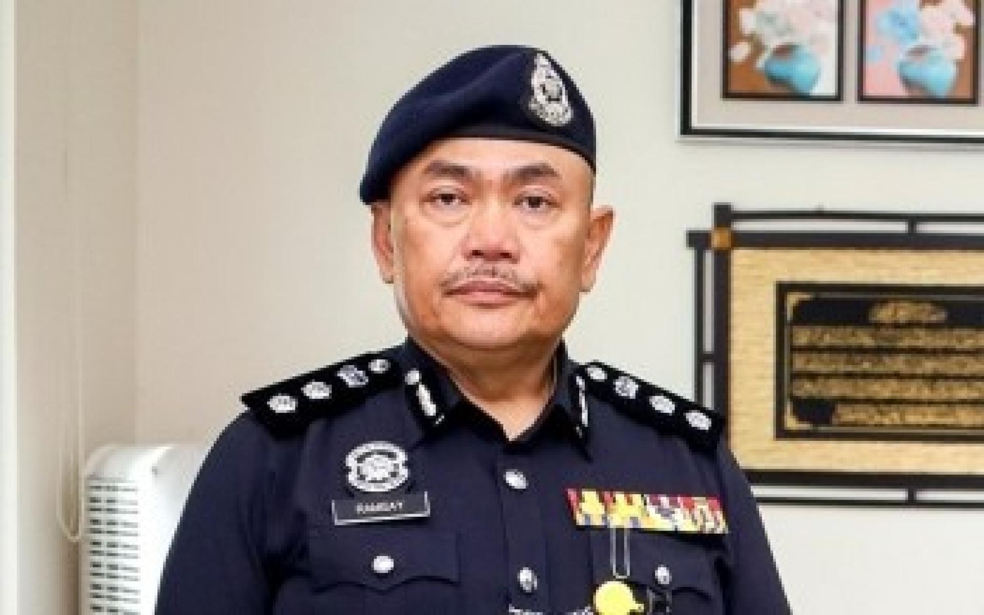 南赛：车内年龄介于14岁至41岁的三男一女，都被警方逮捕。