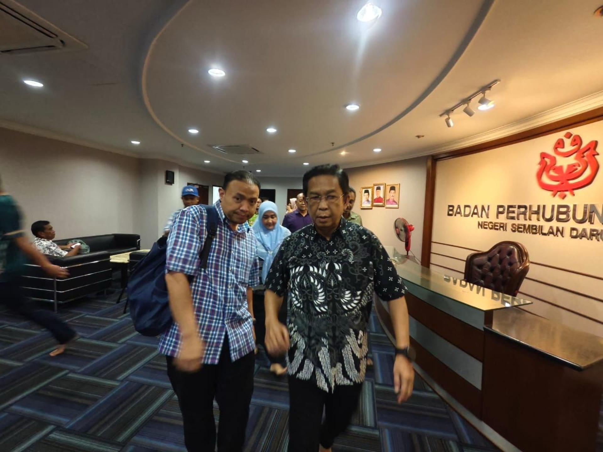 已辞去行政议员职的贾拉鲁丁声称正归还所有的官方配备和公务用车。