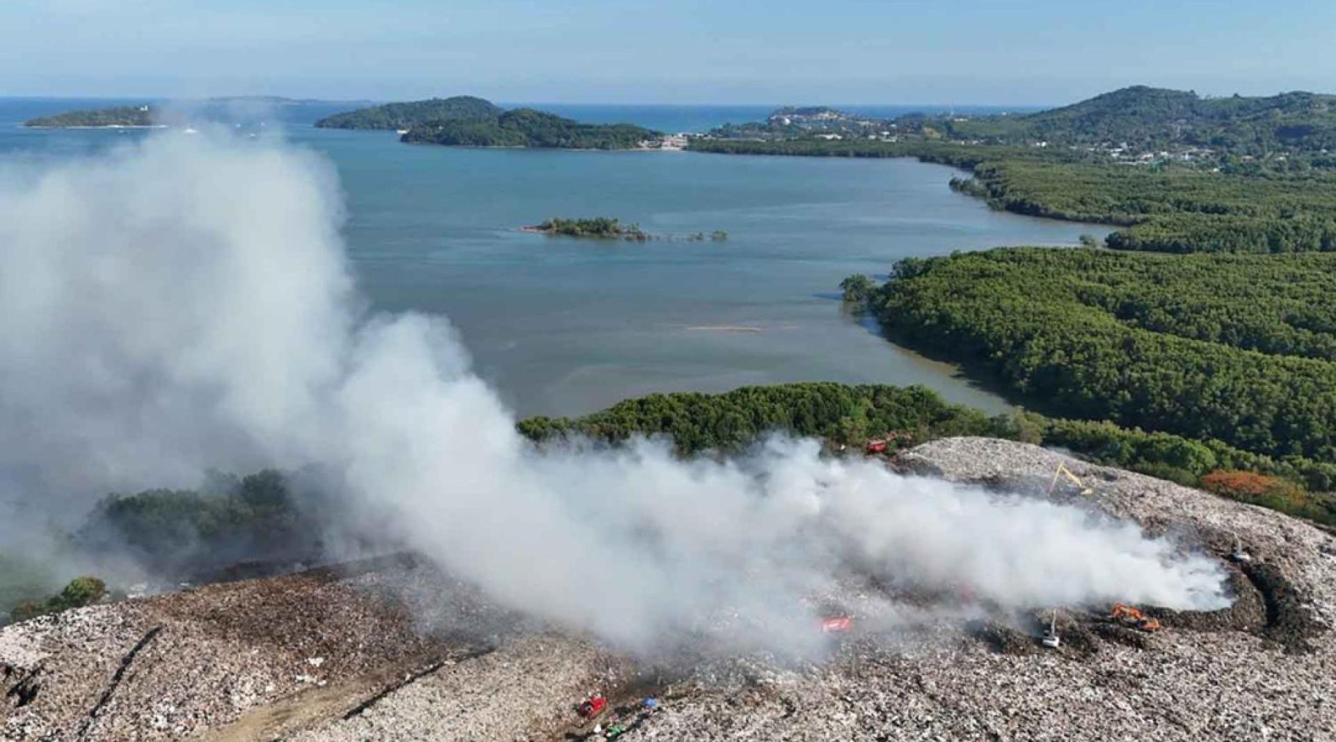 普吉的垃圾填埋场两周前火灾，持续30小时。