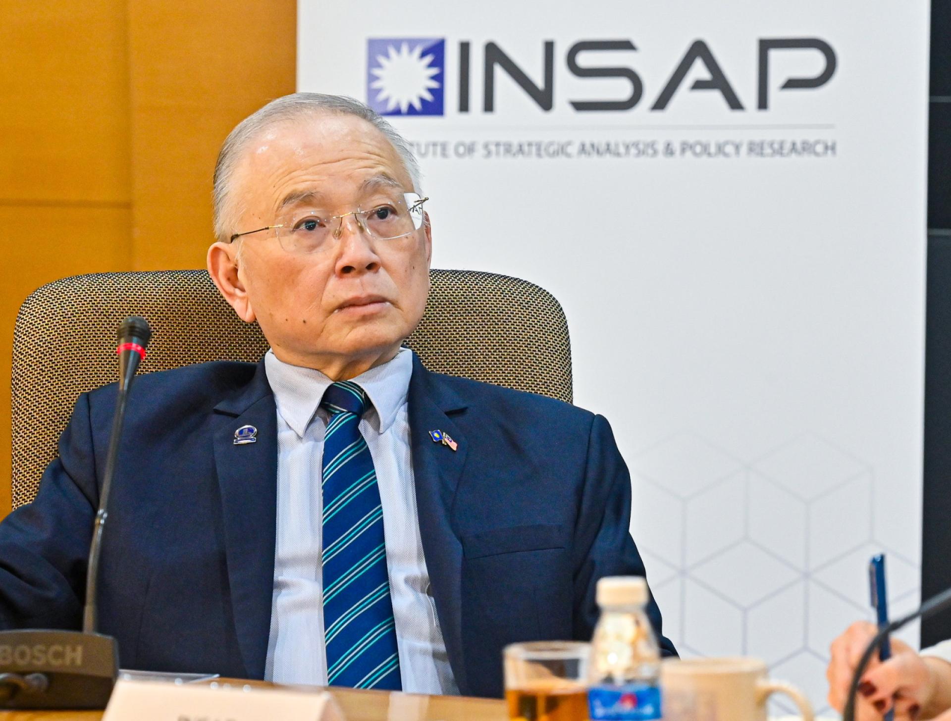 魏家祥促请政府控制不断走高的柴油价格，避免连锁效应冲击中小企业和消费者。