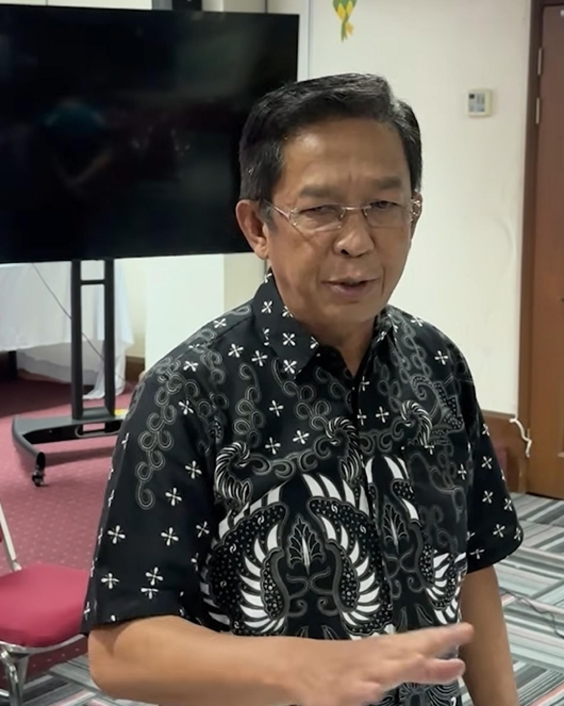 贾拉鲁丁表明：“别误会，我没有要当大臣。”