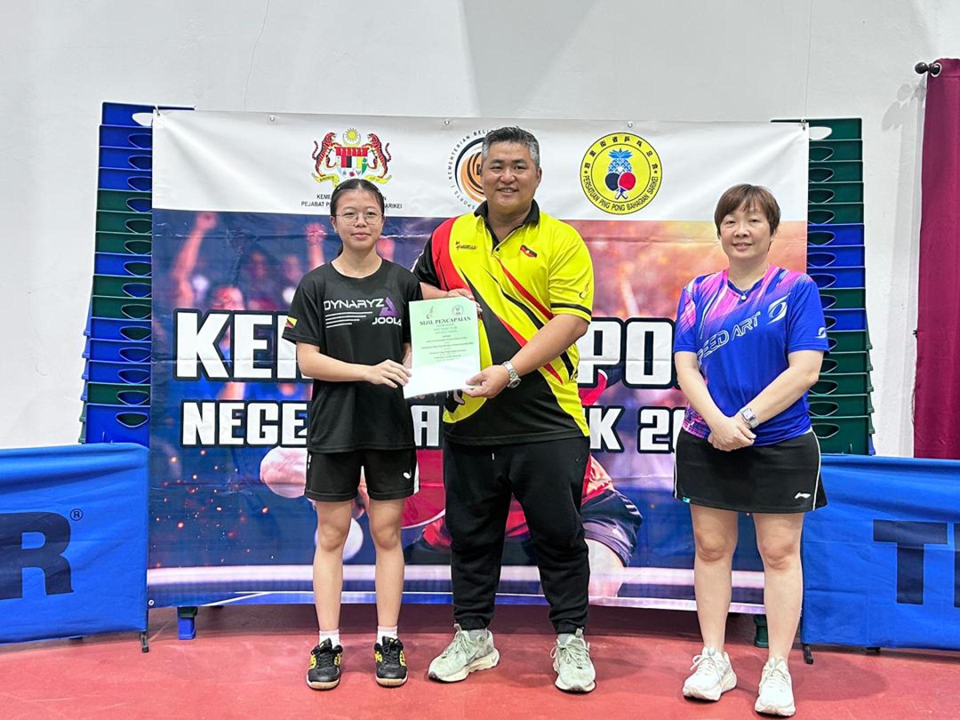 “2026年砂拉越少年乒乓锦标赛”，培中生张喻婕夺冠。