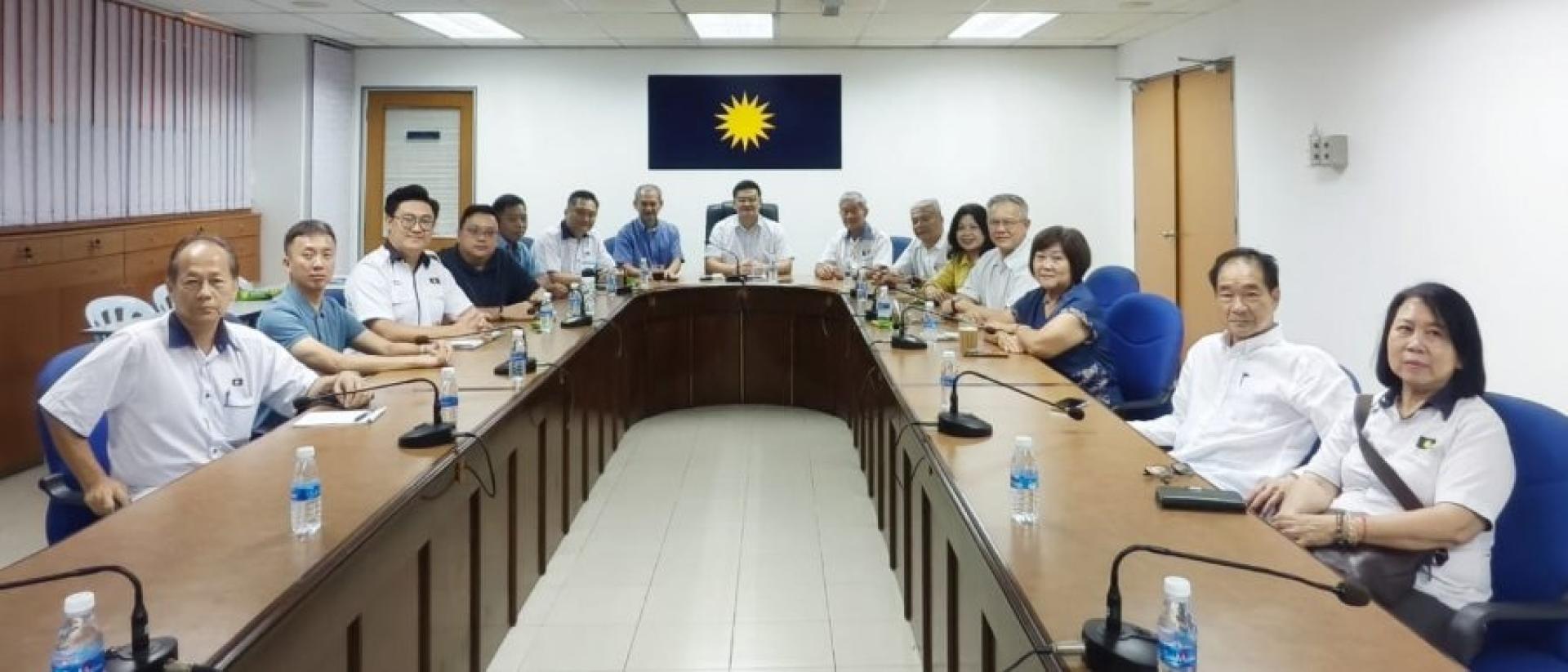 森州马华宣布，集体辞去县市议员。