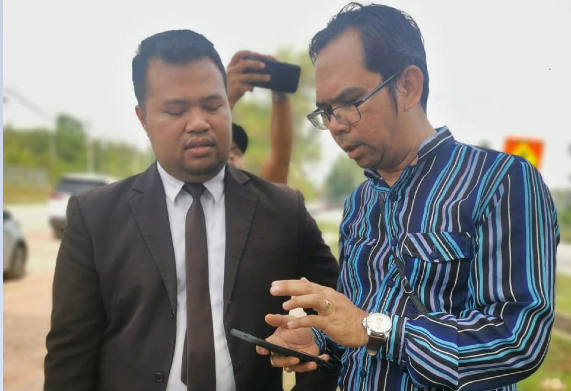 受害者的代表律师惹玛鲁汀(左)和哥哥莫哈末菲道斯向媒体发表谈话。