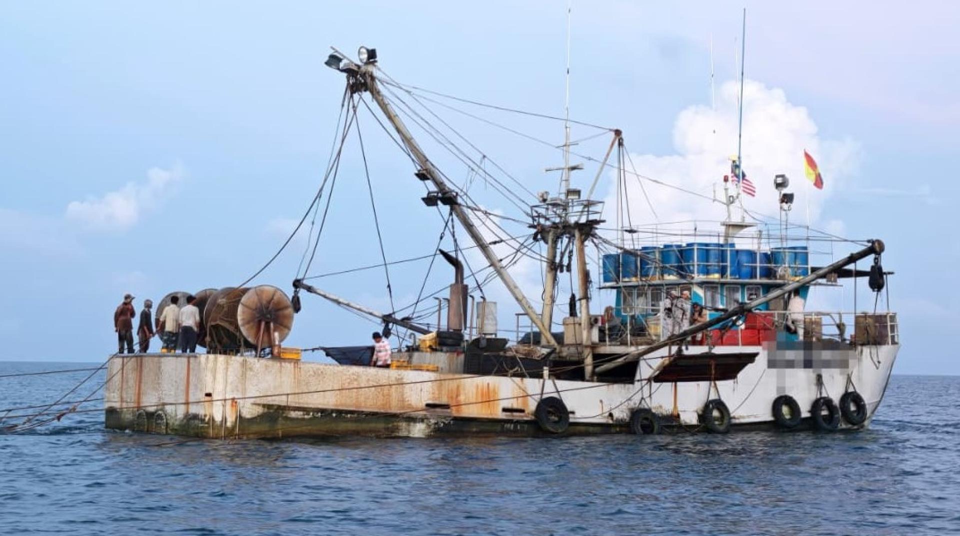该C级渔船被发现在距离最近海岸线不足7海里的海域作业。