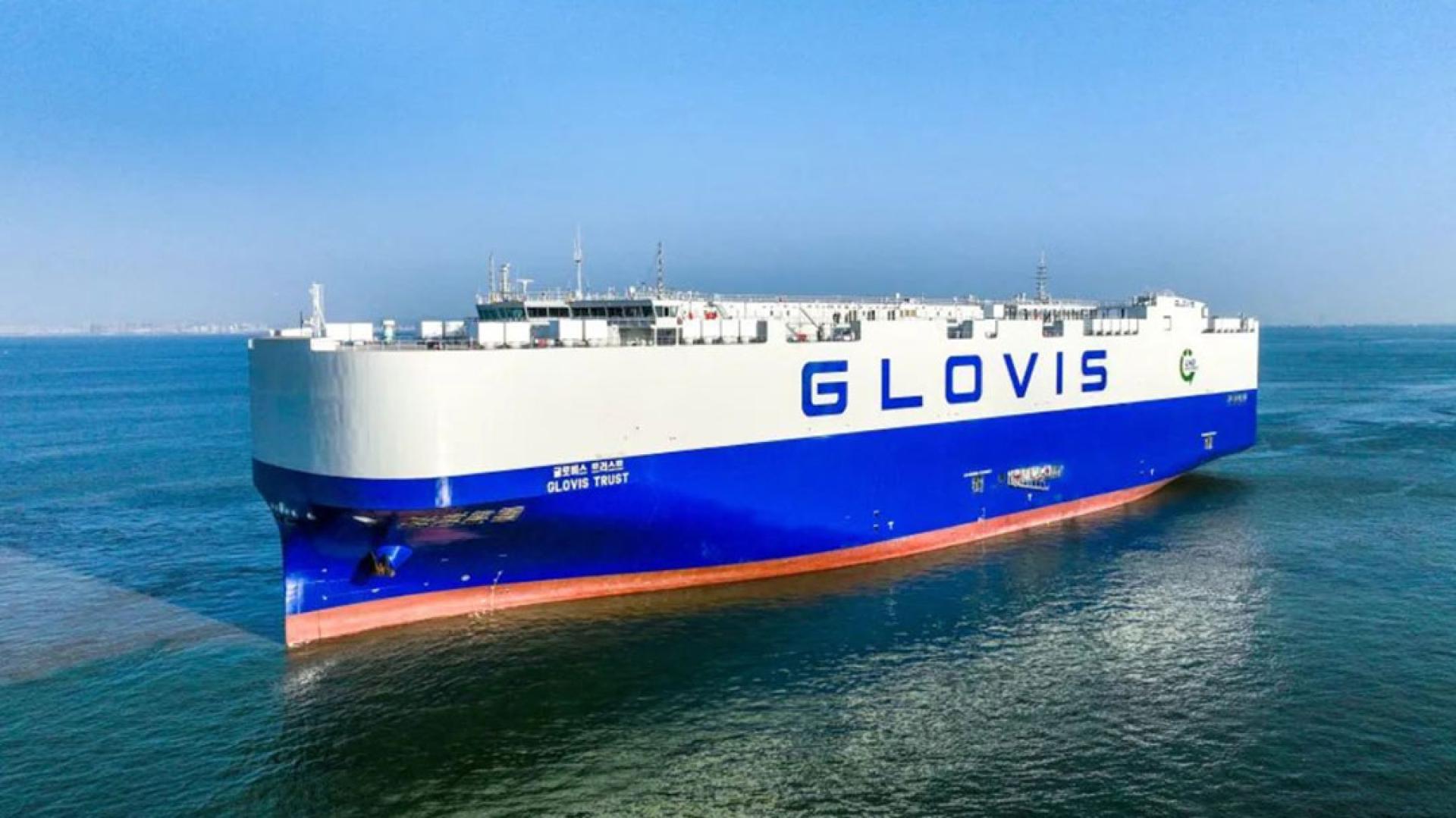 全球首艘万车级双燃料汽车运输船，船长230公尺、宽40公尺，共设计14层车库甲板，单船最大装车量达到惊人的1万800辆。