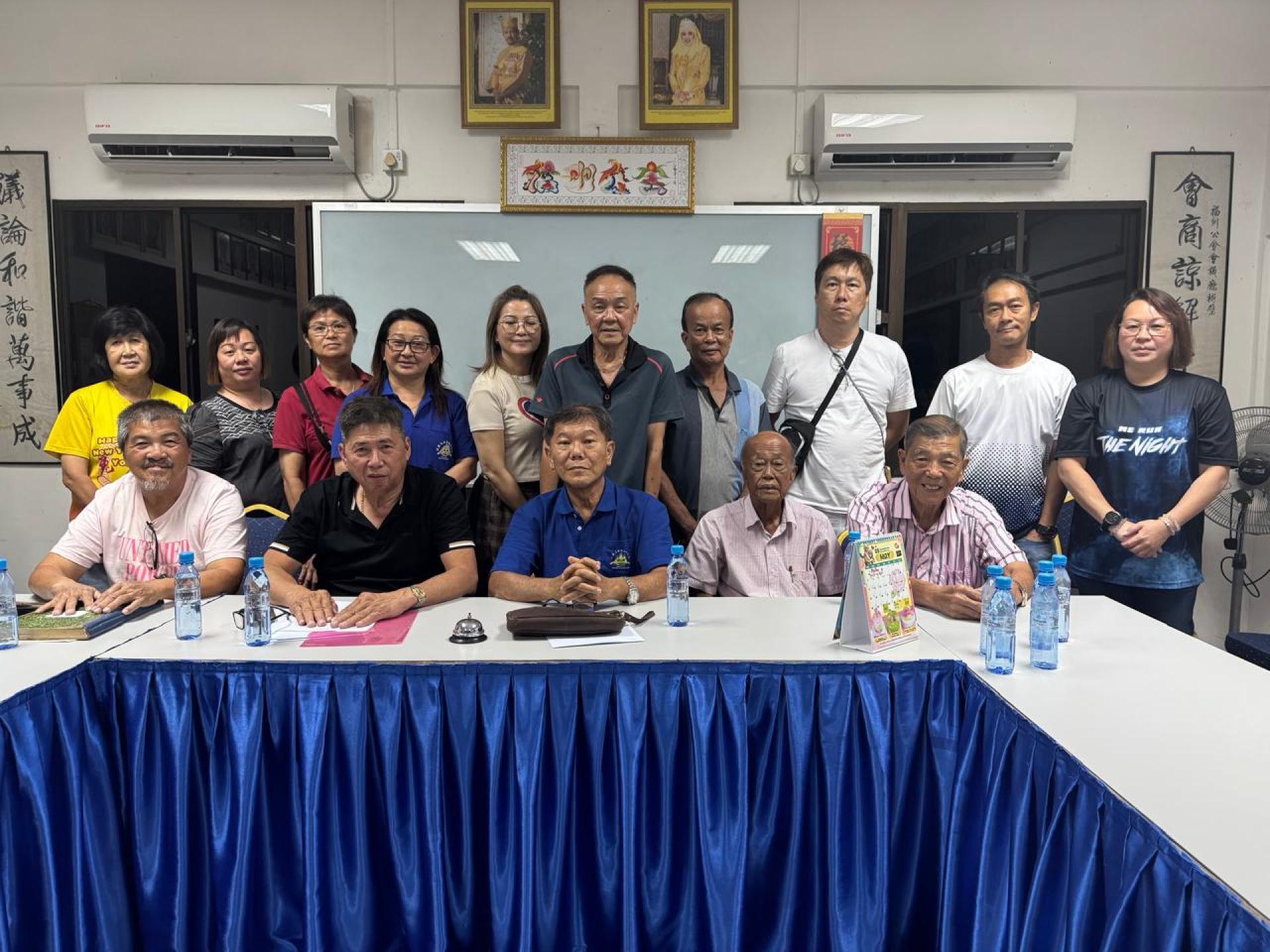 福州公会主席黄林明与理事顾问合影