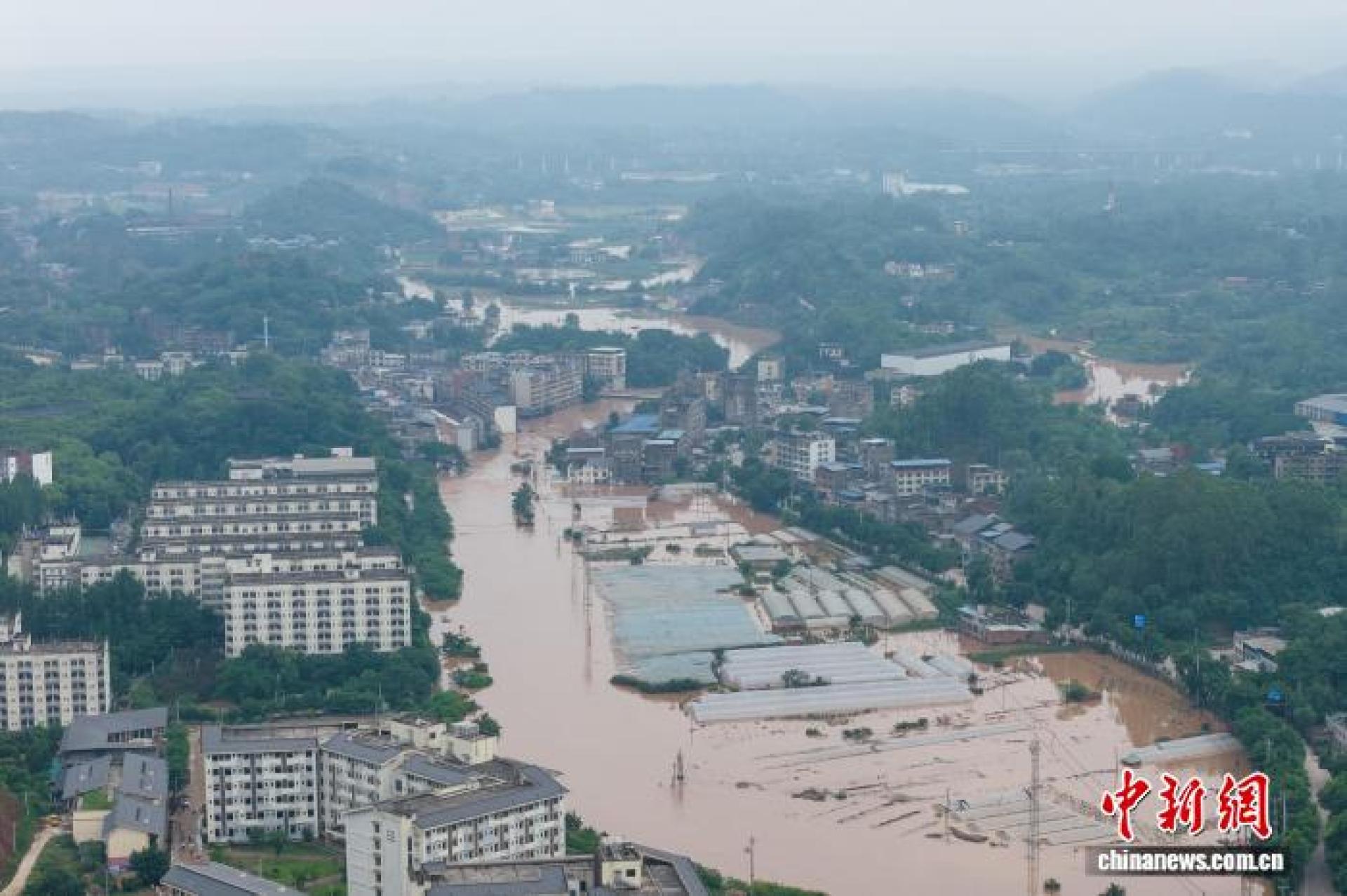 图为航拍暴雨过后的重庆永川区茶山竹海街道安溪村。