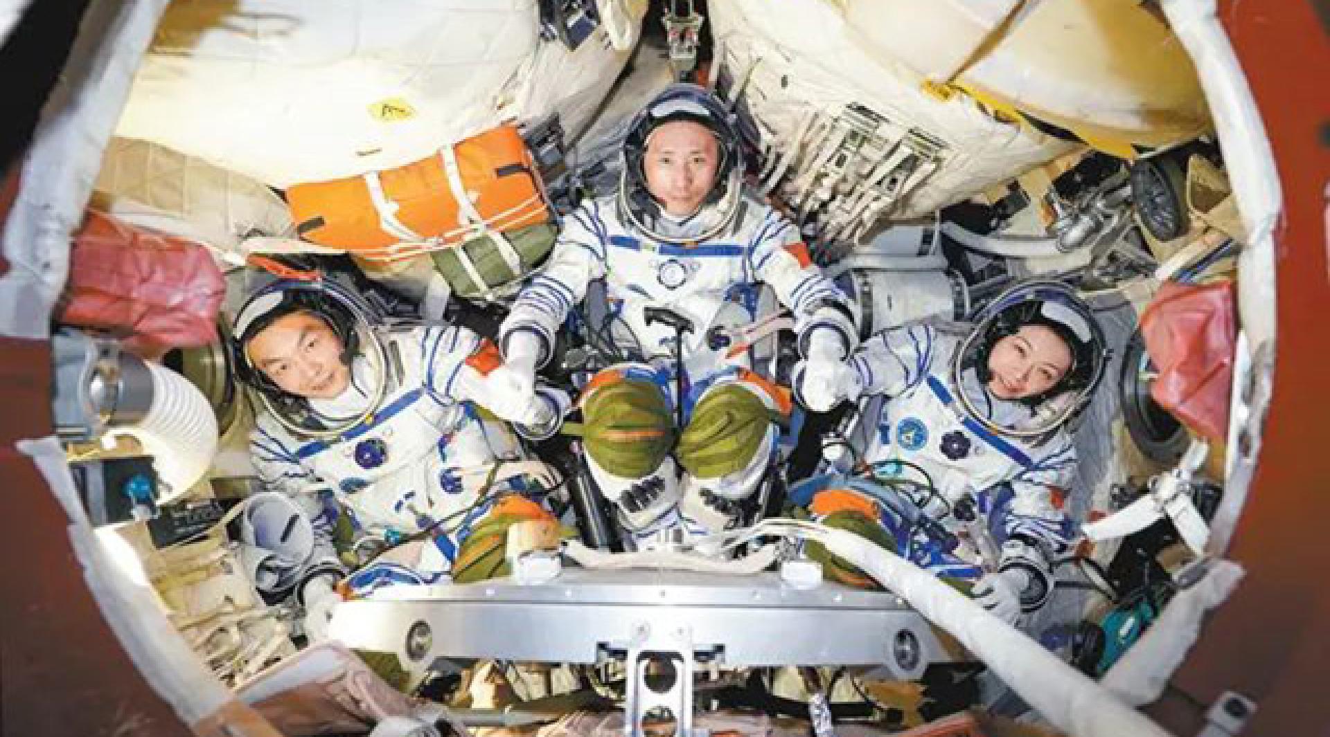 神舟二十三号的三名太空人。