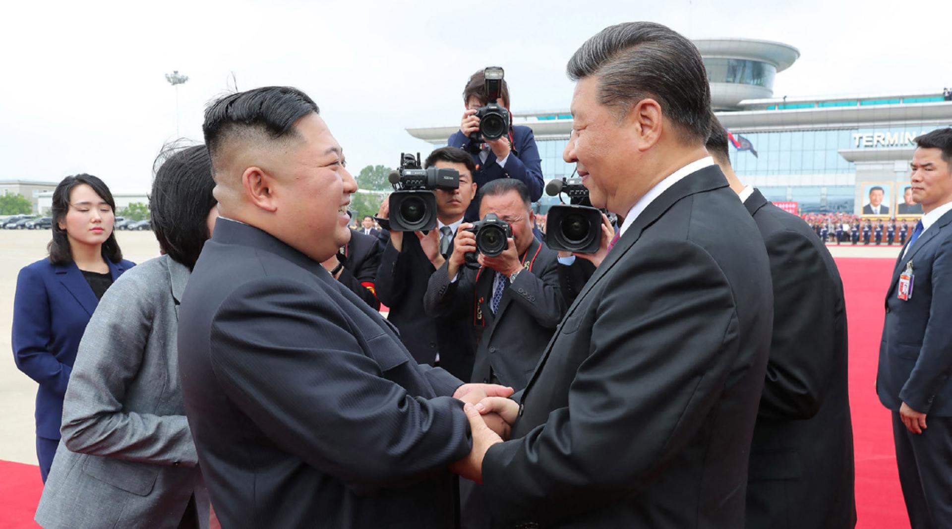 2019年6月，习近平访问平壤，金正恩迎接。