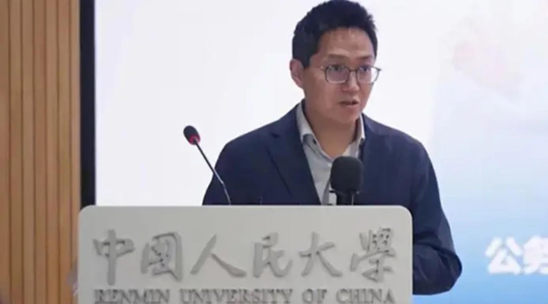 张小龙说，自己上个月投入8000万元（人民币）炒股，赚了5300万元。