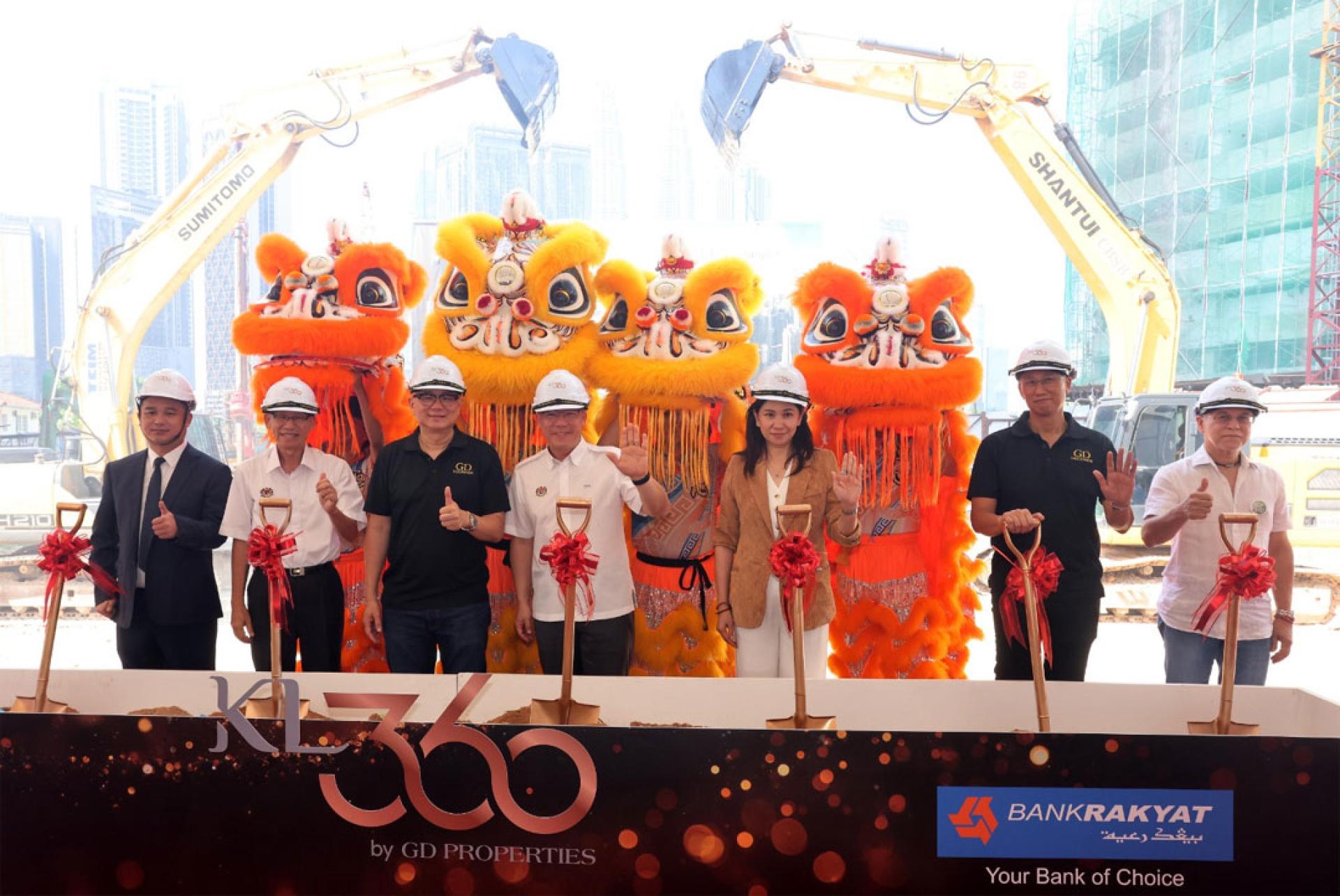 嘉宾们在动土礼上一起比赞，预祝“KL360”工程顺利，左起为徐小兵、陈亚旺、黄圣栋、倪可敏及李讌倪。