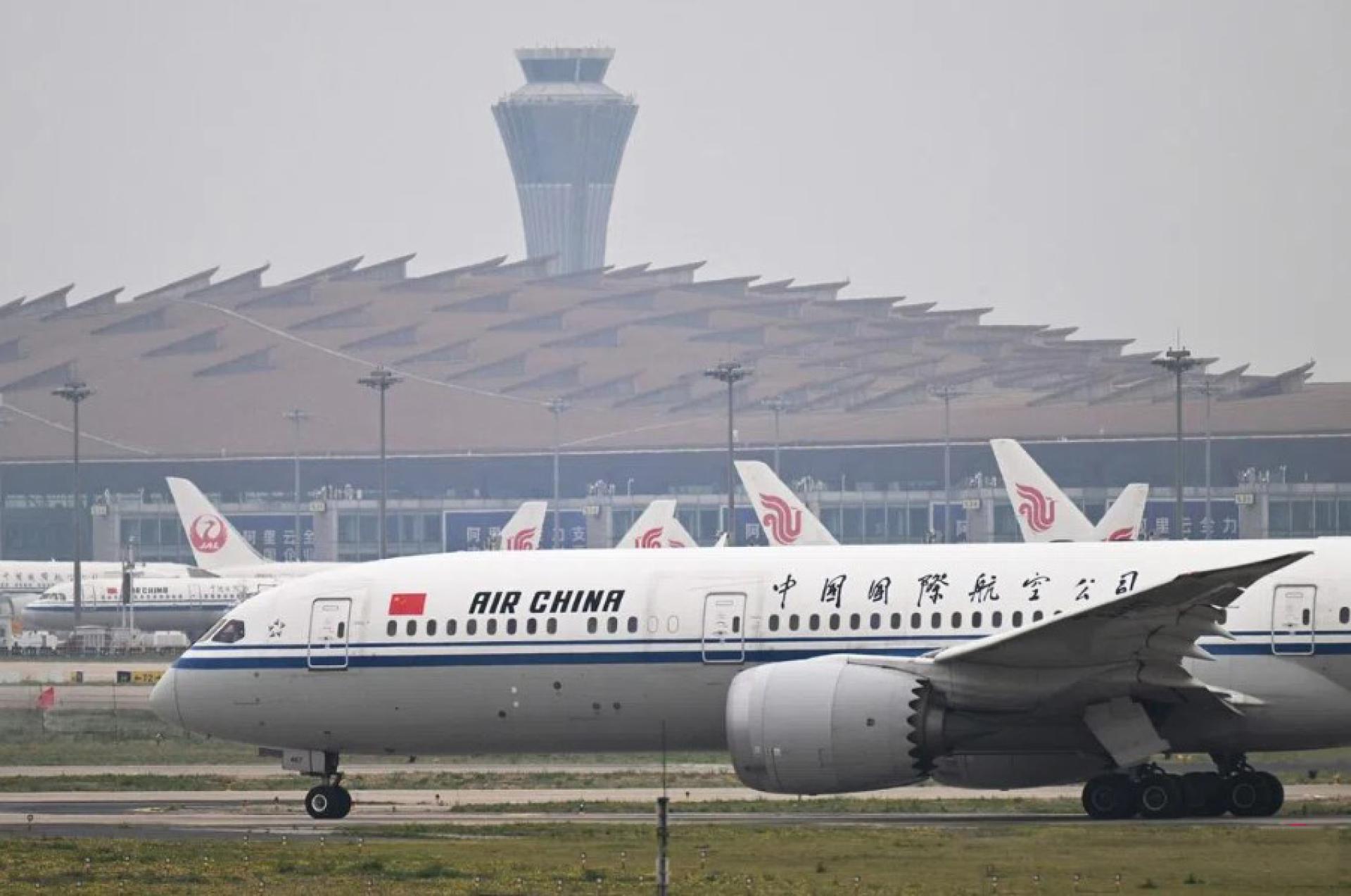 5月9日，一架中国国际航空公司的波音787-9客机在北京首都国际机场滑行，准备起飞。