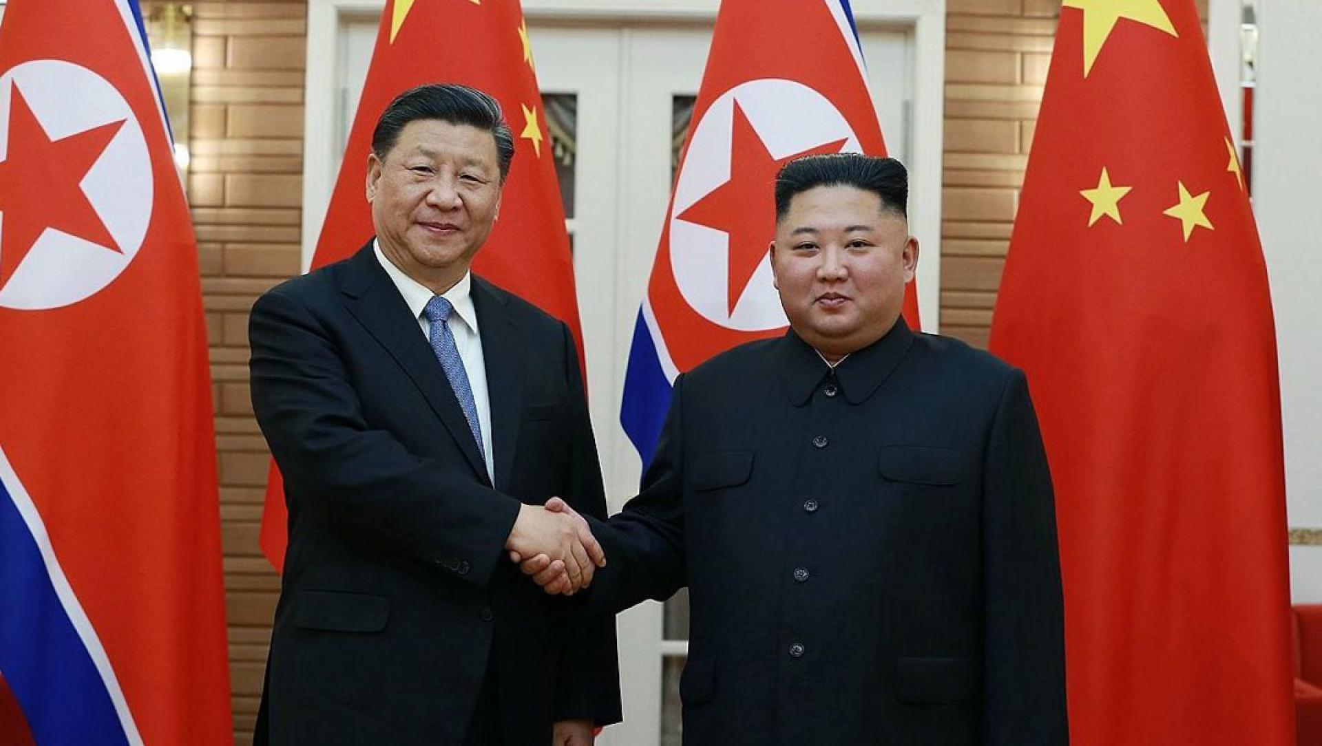 习近平（左）和金正恩。