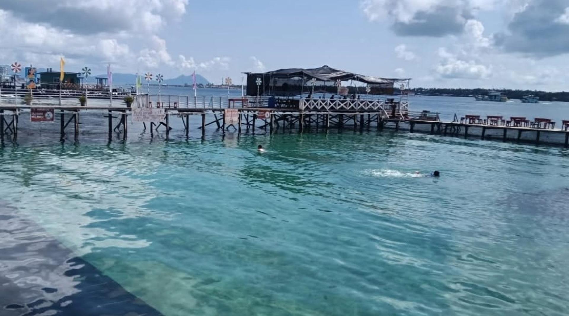 仙本那的其中一个水上度假村。（档案照）