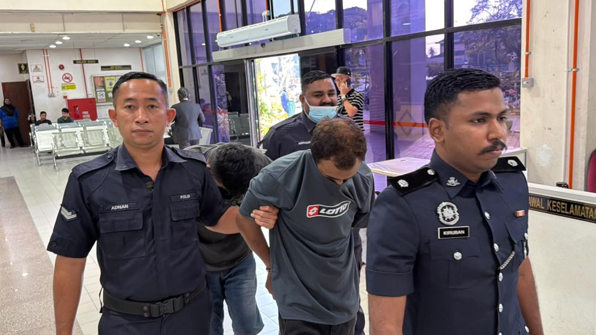两名男子涉嫌持巴冷刀及头盔结伙抢劫，被带上北海地庭面控。