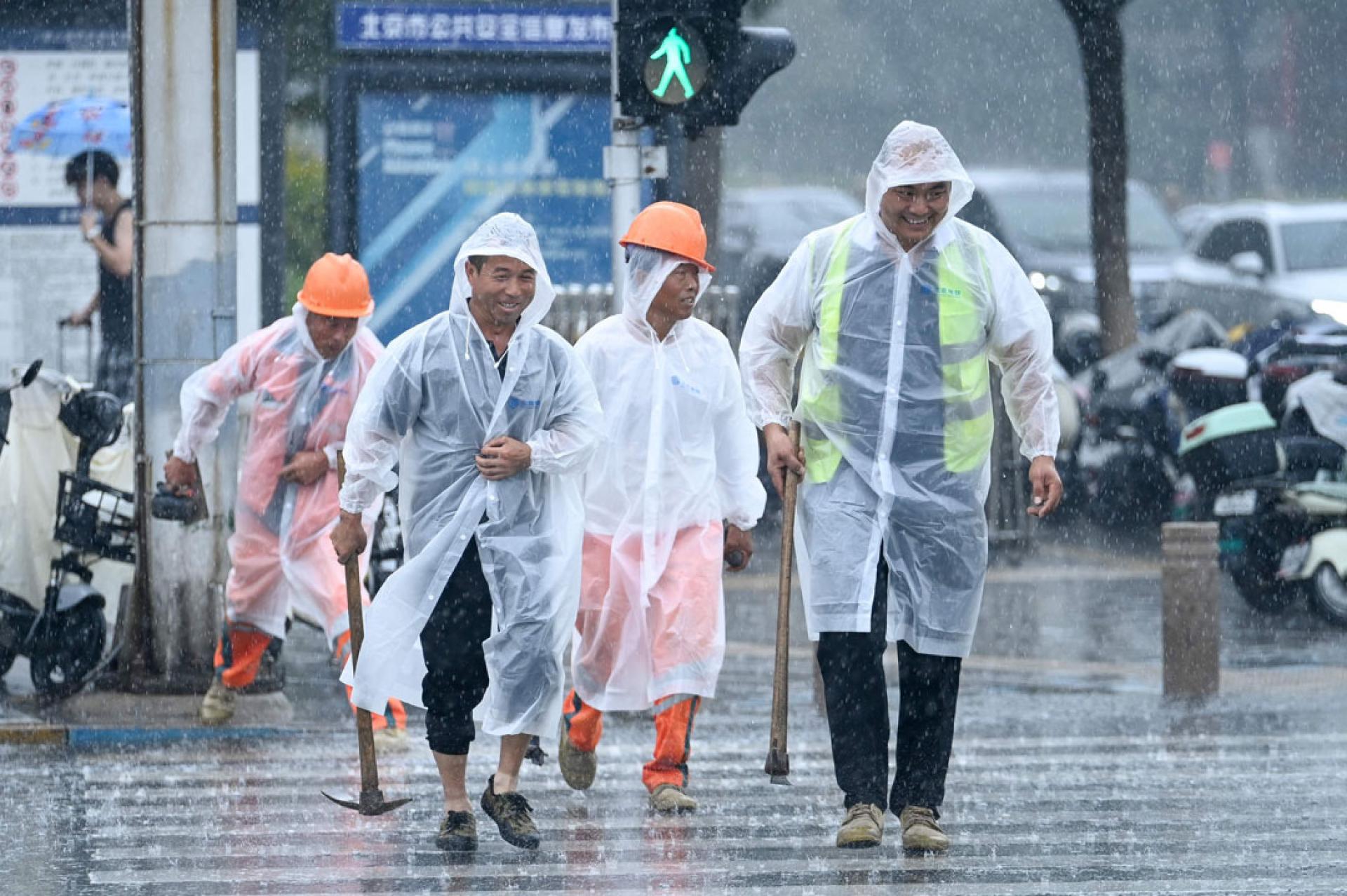 北京市气象台表示，台风“巴威”不直接影响北京，但其外围充沛水汽仍能跨越数百公里输送至华北一带。
