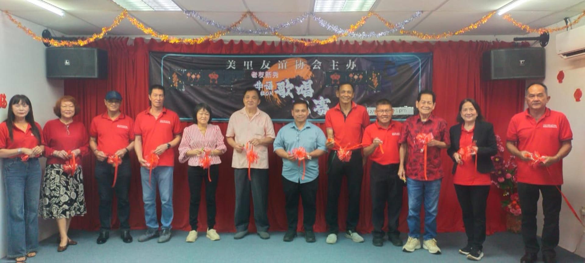 比赛开幕仪式（左4起黄辉楠老师、会长杨振平、贵宾梁亚龙、顾问郑友福）。