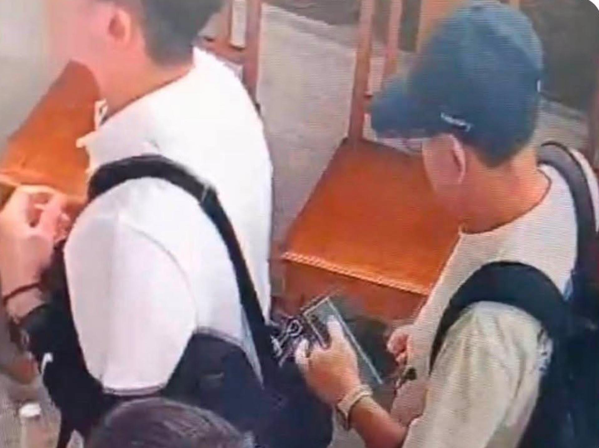 警方接获投报后展开调查，并透过闭路电视画面锁定嫌犯身份。