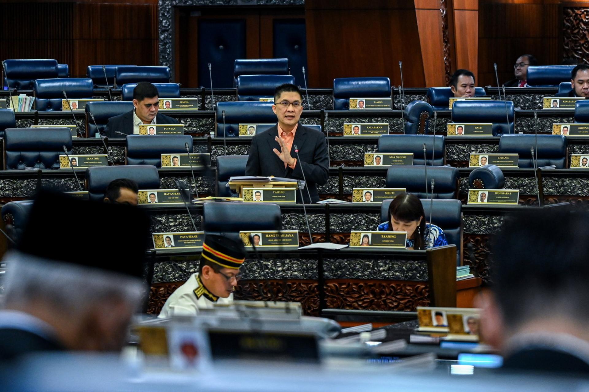 黄家和：教育部公平向所有学校提供数码设备和教育资源，以缩小城乡之间的差距。