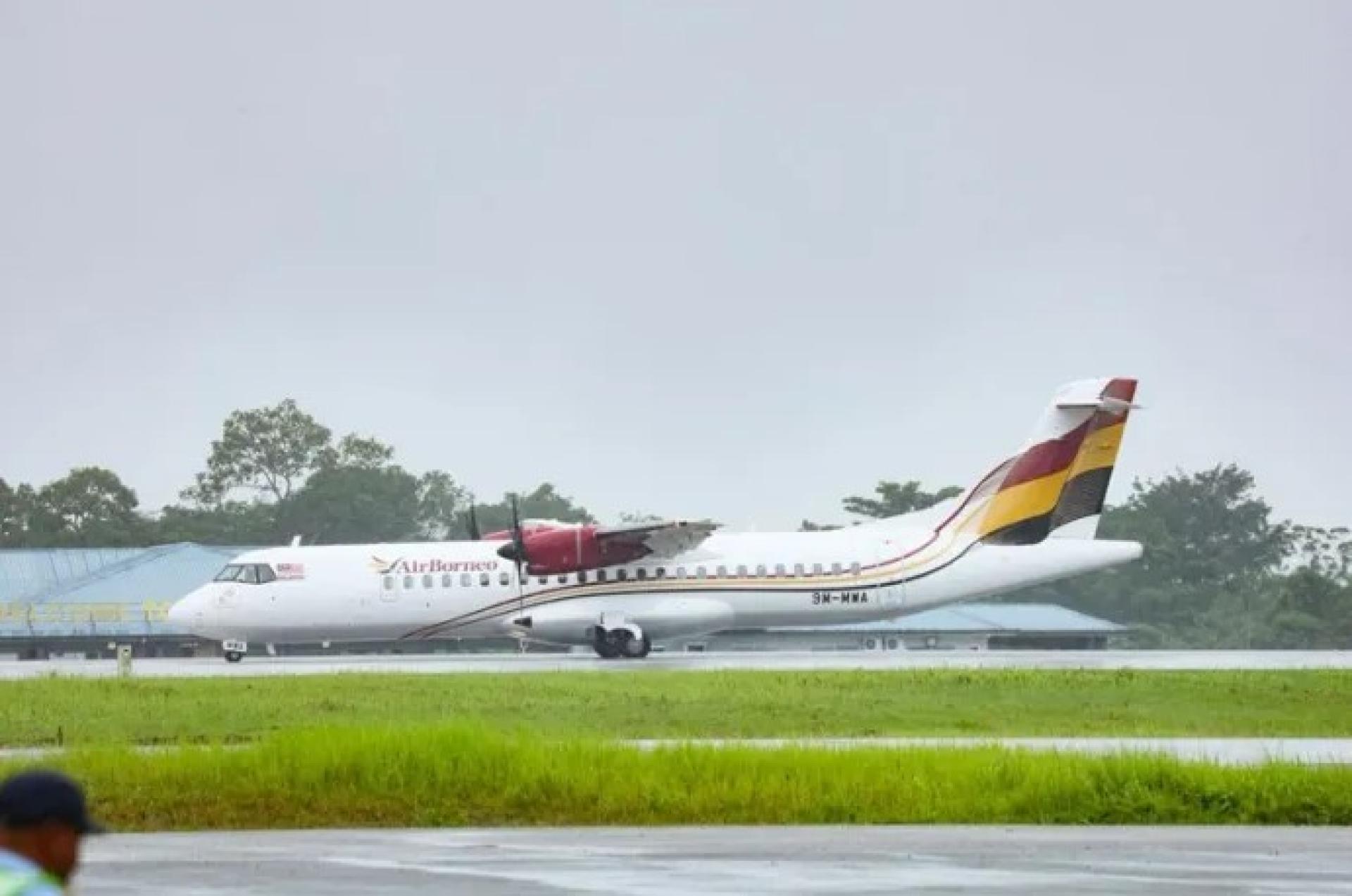 AirBorneo客机停靠在古晋国际机场跑道上（档案照）。