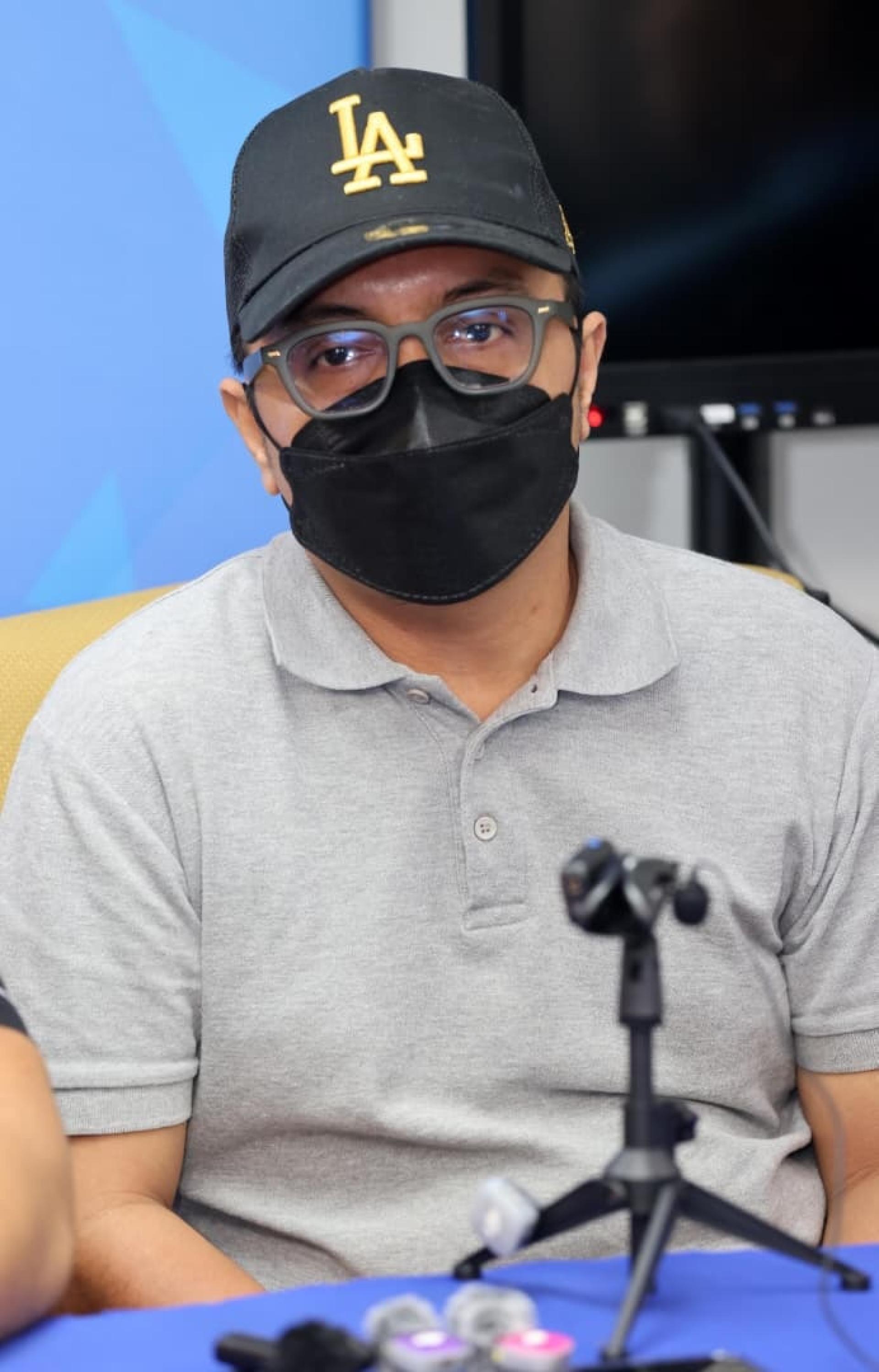 艾迪在记者会讲述弟弟在台湾被捕的经过。