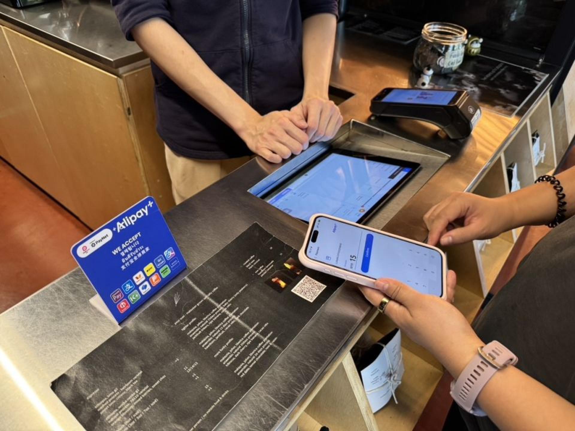 财政部指，外国游客通过支付宝+生态系统，在马来西亚进行扫码支付的交易额在2025年，达8亿2400万令吉