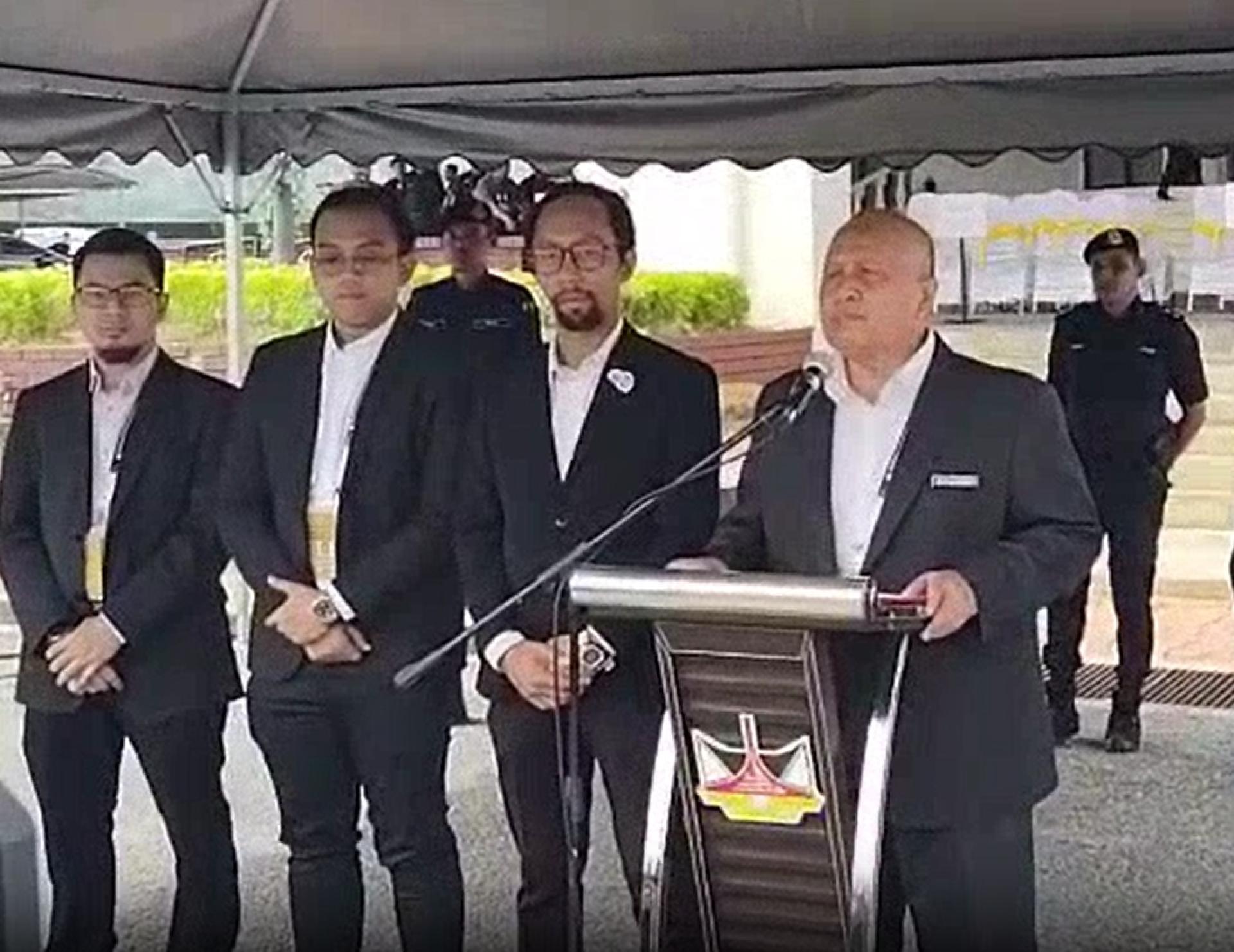 日叻务提名中心选举官阿都拉欣宣布，早上10时结束当地的提名程序，确定没有独立人士参选真纳、葫芦顶、双溪镭和格拉旺这4个州席。
