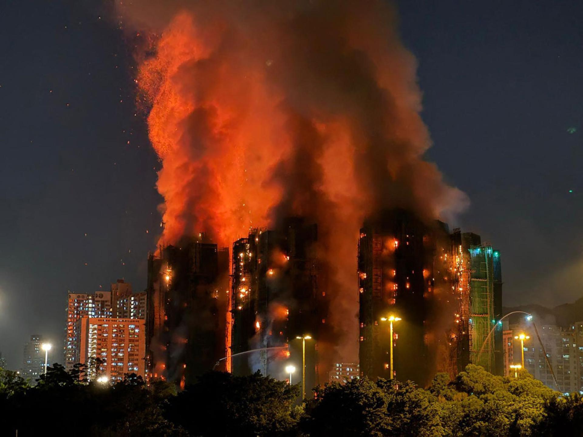 8幢大楼中有7幢被焚毁，造成168人死亡。