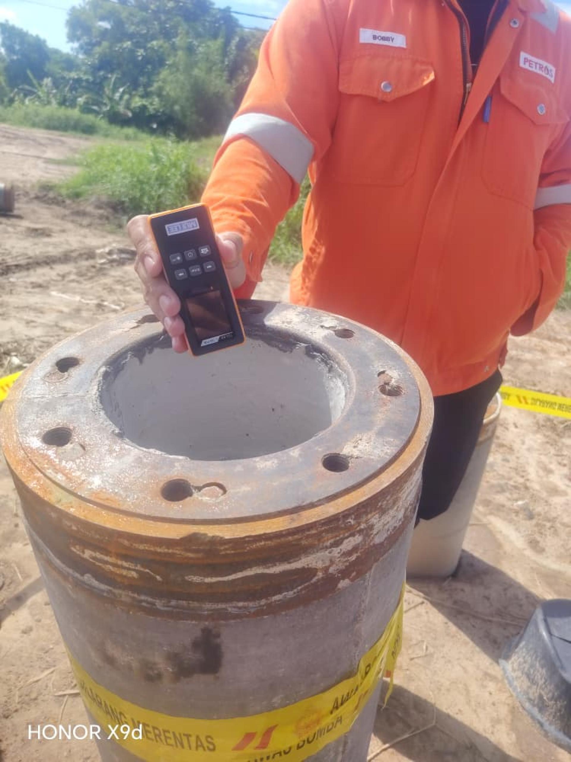 杜当柏达纳路一处建筑工地今早发生地底气体外泄事故，经当局检测证实为甲烷气体（CH4）。