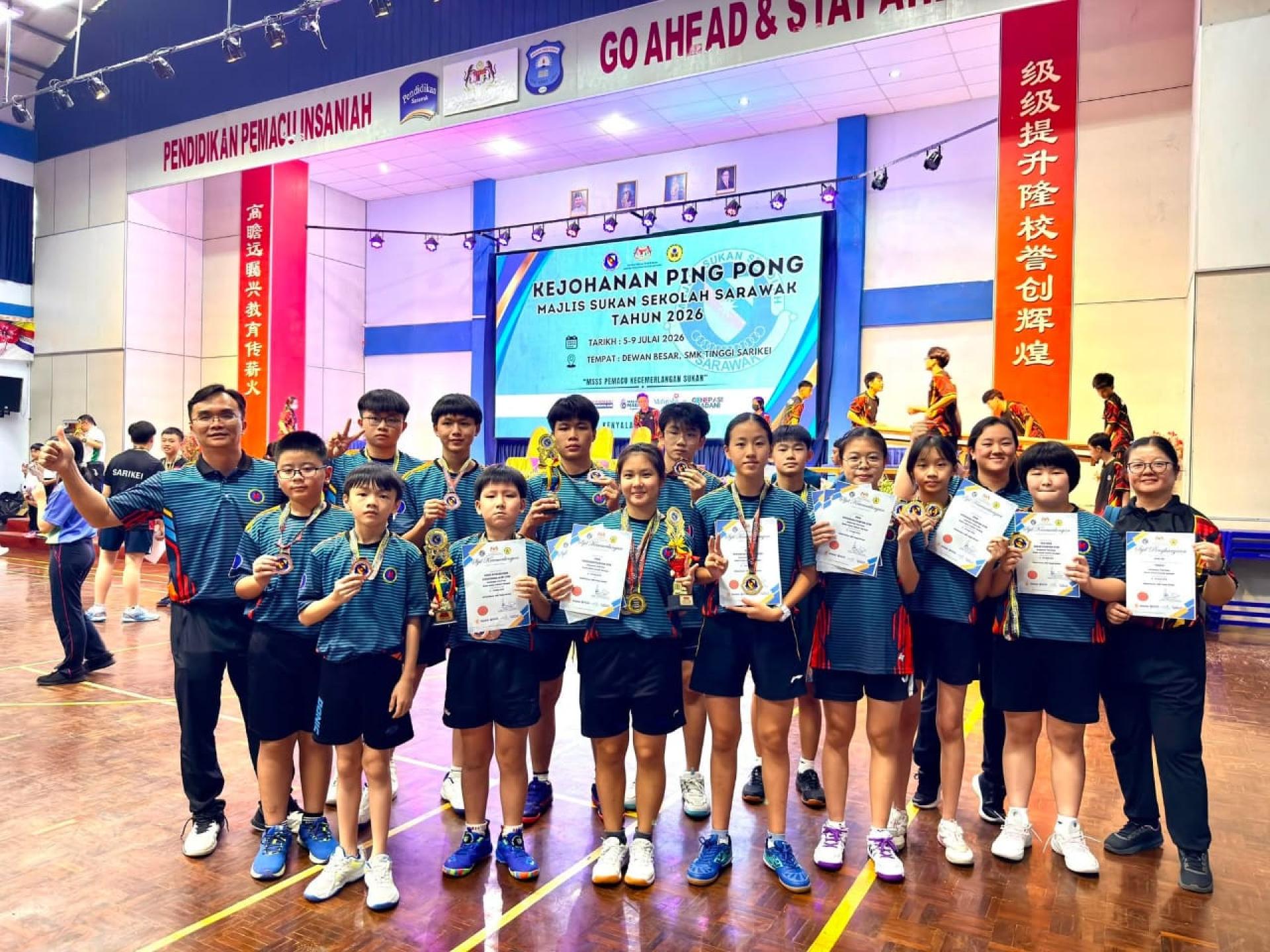 培中5名乒乓选手在砂拉越学联乒乓赛斩获9个奖项，奏凯而归。