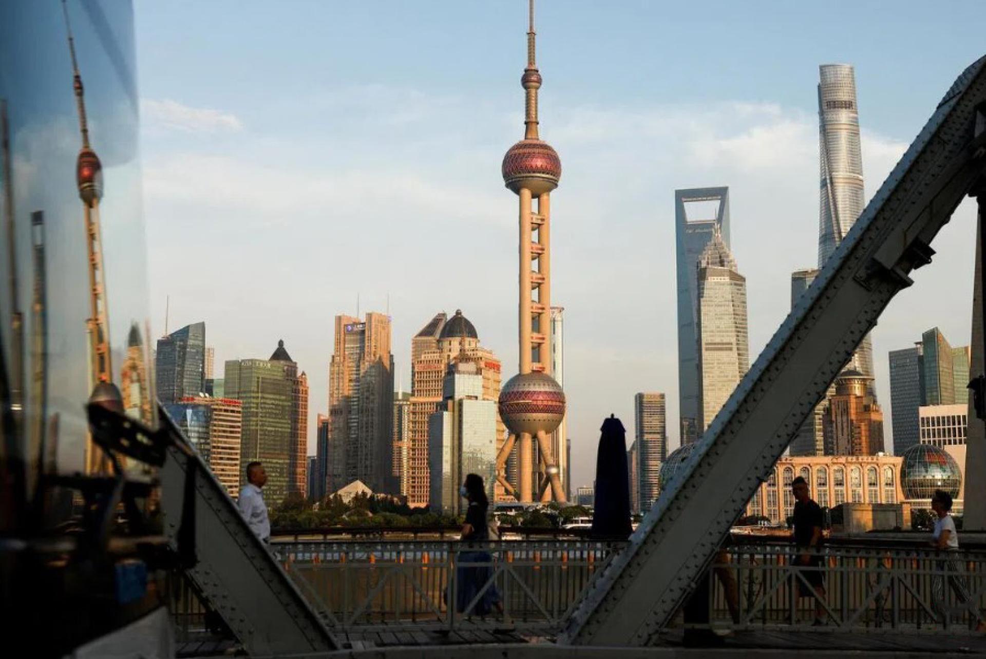 上周中国A股市场震荡，中国“国家队”在星期天（7月19日）发布百亿股票增持公告。
