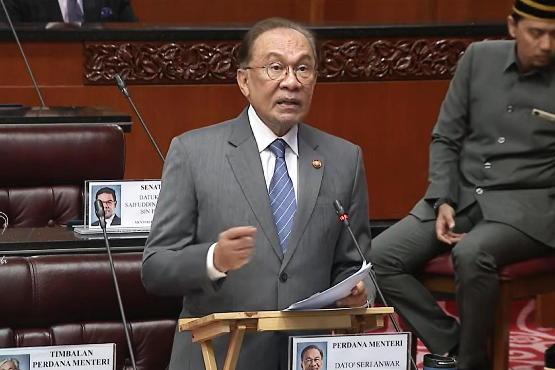 安华表明，政府将配合反贪会，彻查公务员退休基金局投资印尼水产公司失利的案件。