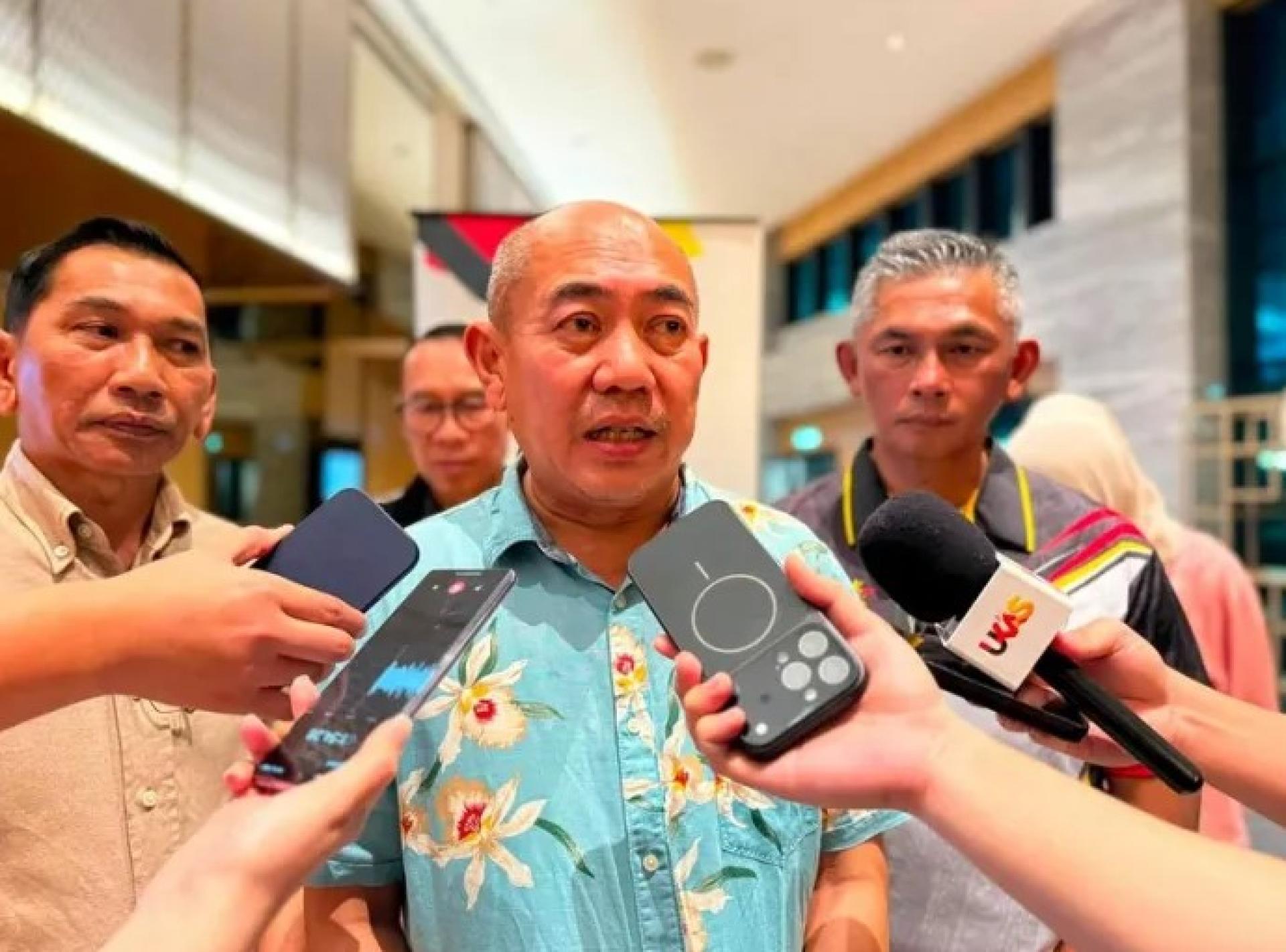 2026年7月19日，伦达在古晋出席2026年雪兰莪马运会砂拉越代表团团长晚宴后接受记者访问。