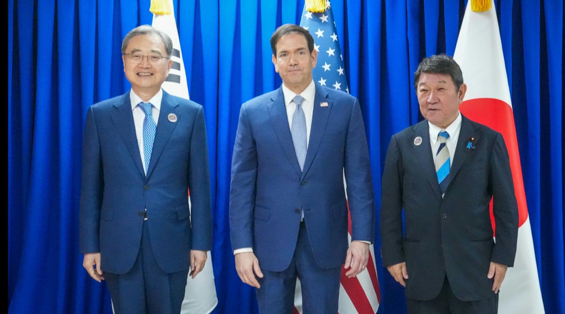 韩国外交部长官赵显（左）、美国国务卿鲁比奥（中）与日本外务大臣茂木敏充。