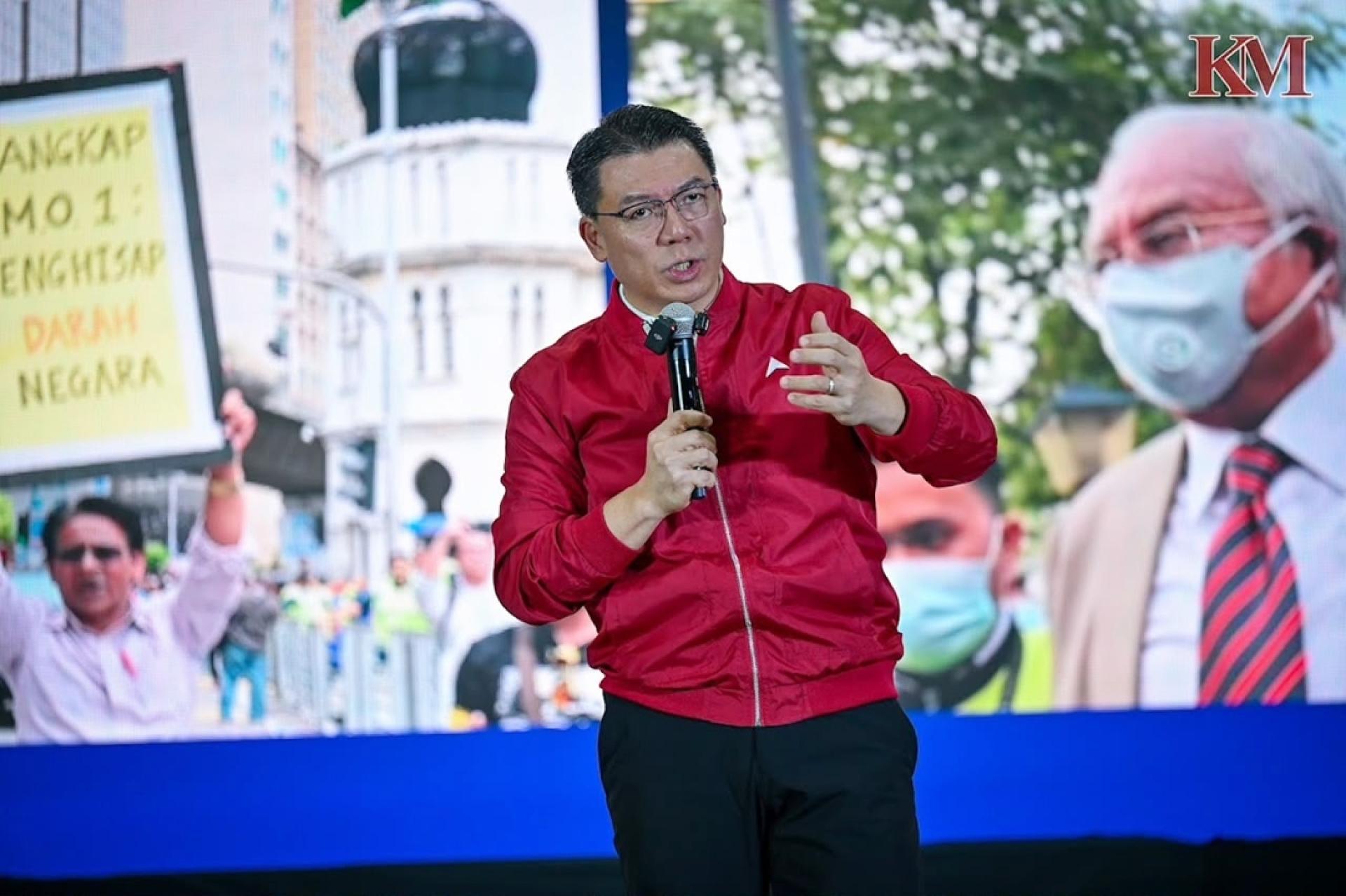倪可敏抨击国阵与国盟沉迷于种族及神权政治，削弱国家竞争力。