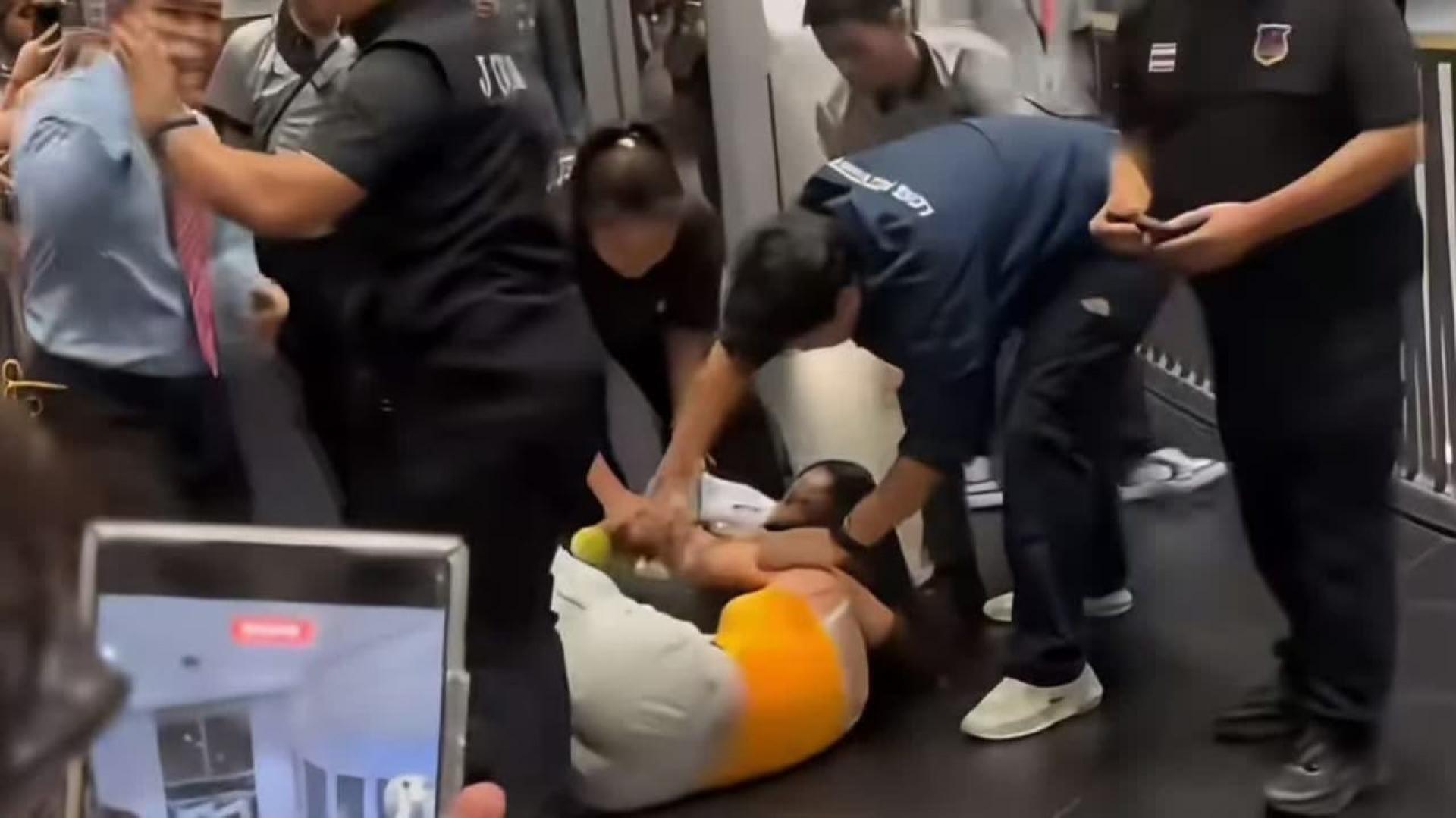 中国籍女游客日前在泰国粉丝见面会活动中，疑因违反现场规定引发冲突。